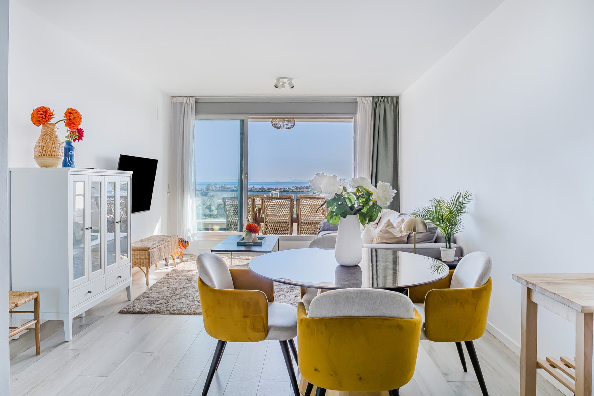 Modern 3-Bedroom Apartment in Oceana Views, Cancelada – New Golden Mile