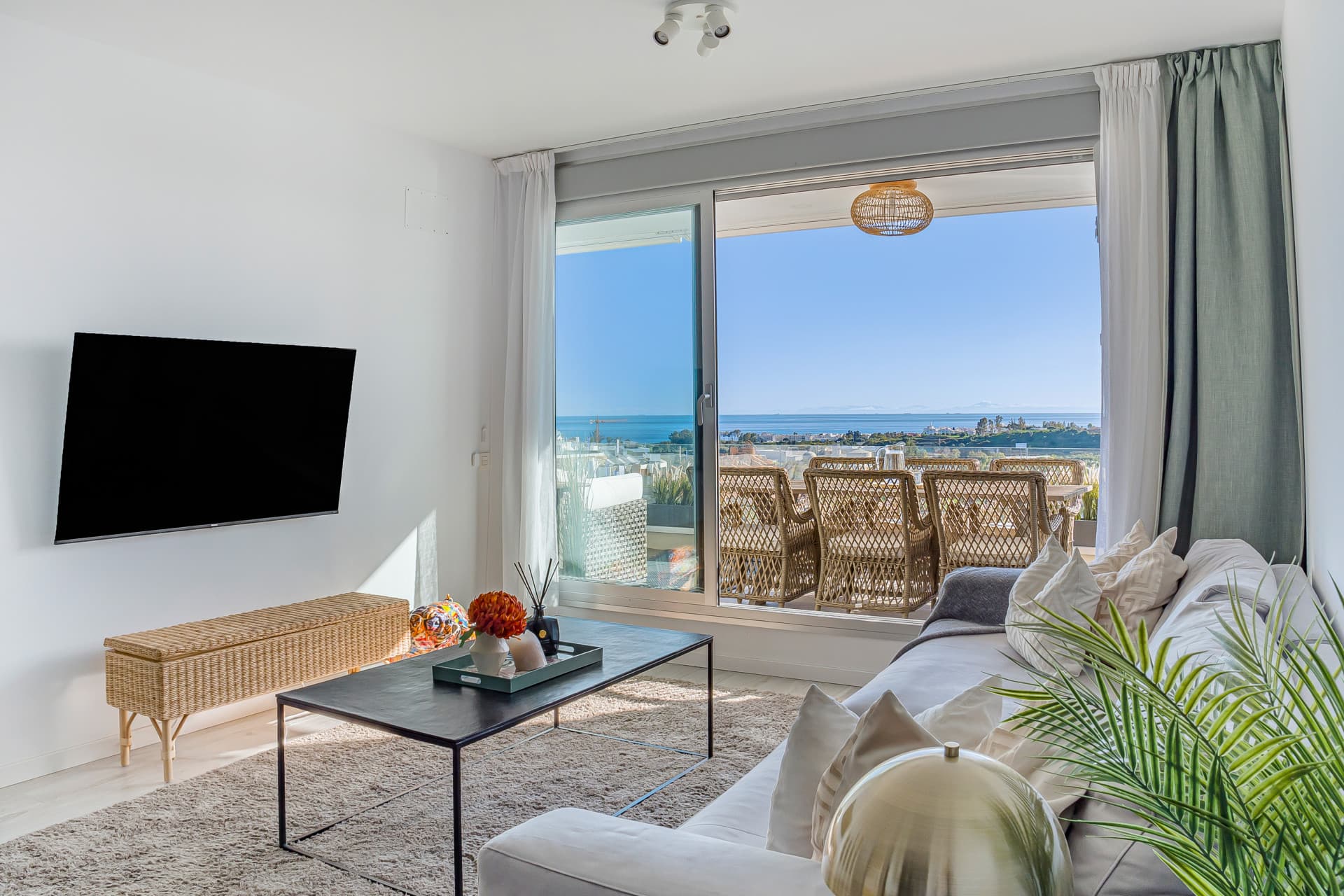 Modern 3-Bedroom Apartment in Oceana Views, Cancelada – New Golden Mile