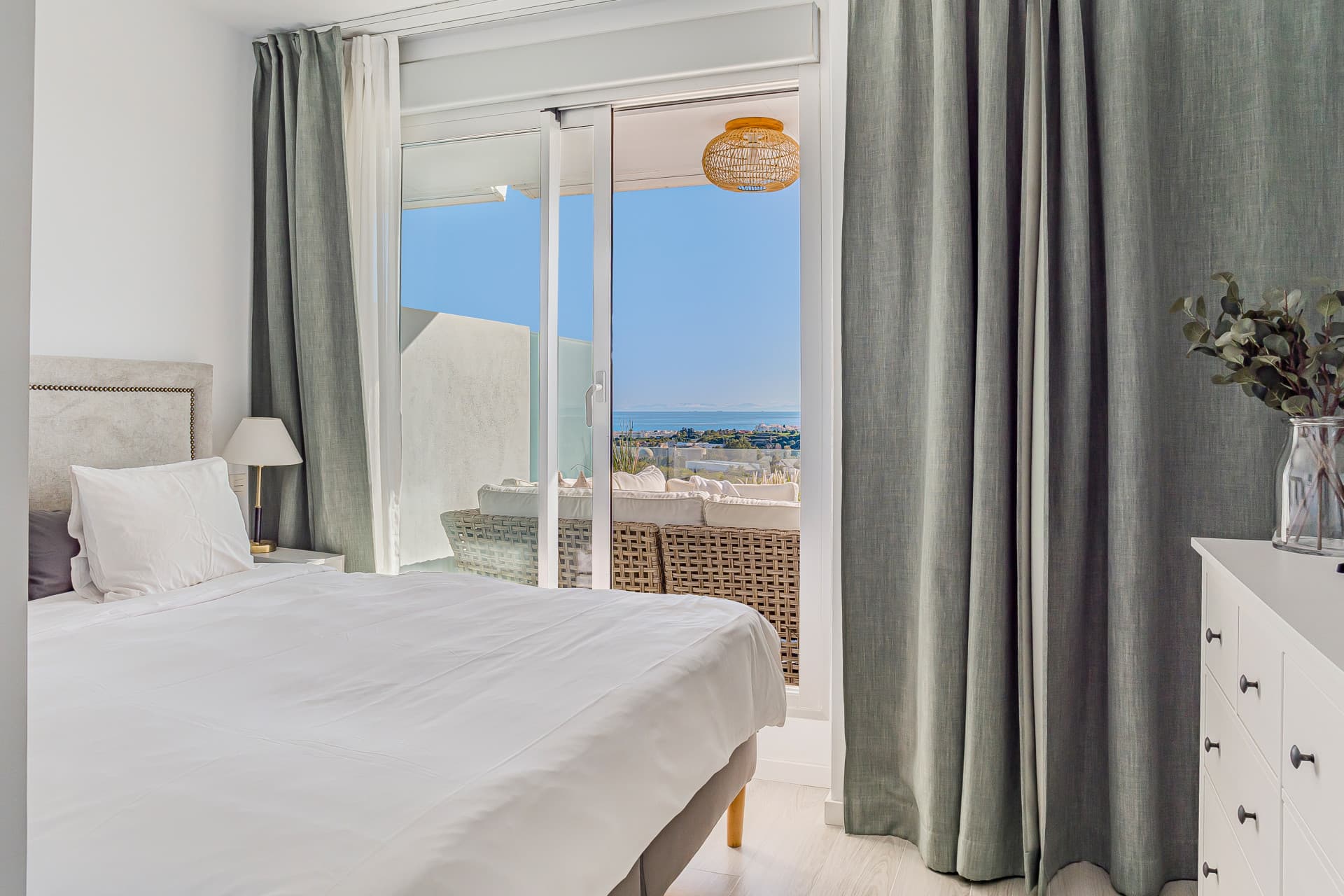 Modern 3-Bedroom Apartment in Oceana Views, Cancelada – New Golden Mile