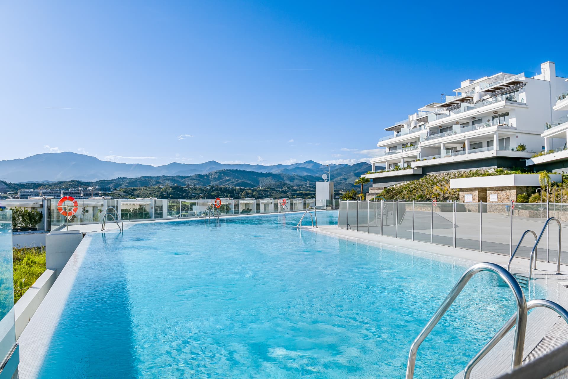 Modern 3-Bedroom Apartment in Oceana Views, Cancelada – New Golden Mile