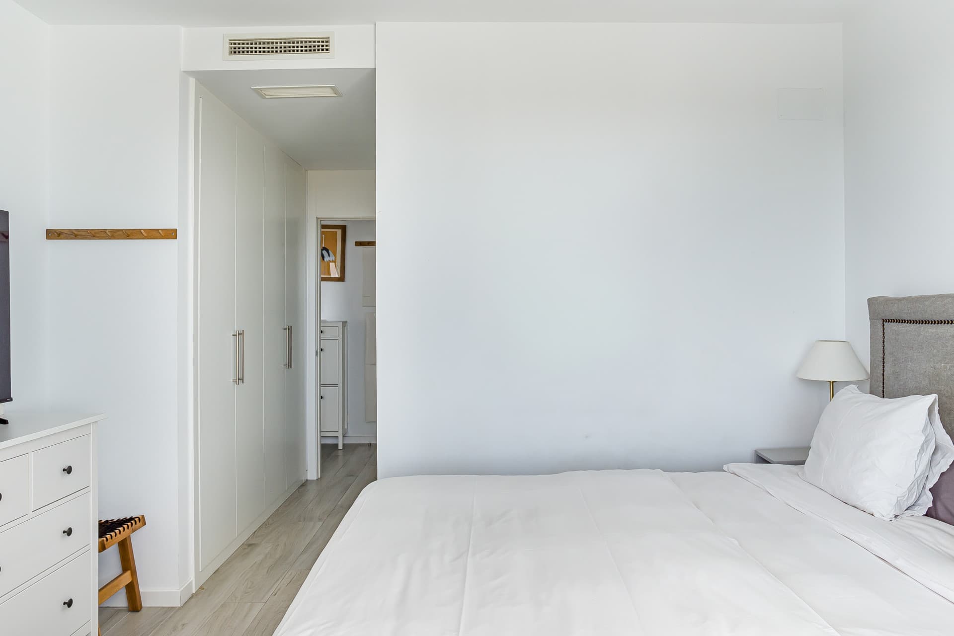 Modern 3-Bedroom Apartment in Oceana Views, Cancelada – New Golden Mile