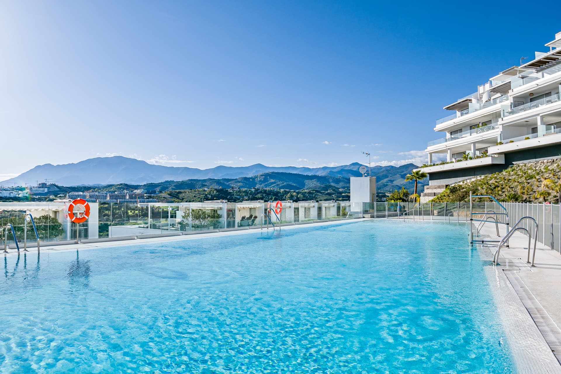 Modern 3-Bedroom Apartment in Oceana Views, Cancelada – New Golden Mile