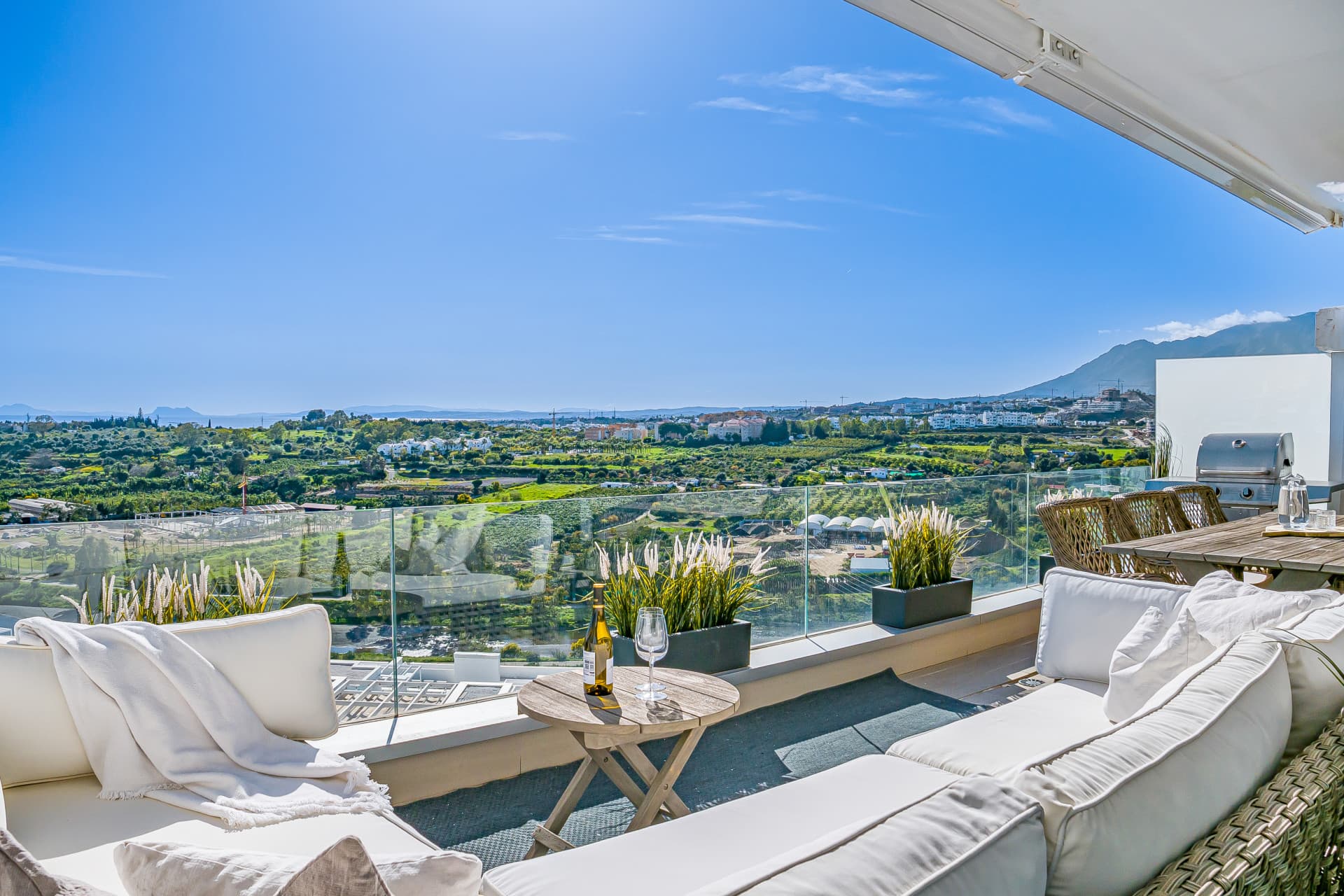 Modern 3-Bedroom Apartment in Oceana Views, Cancelada – New Golden Mile