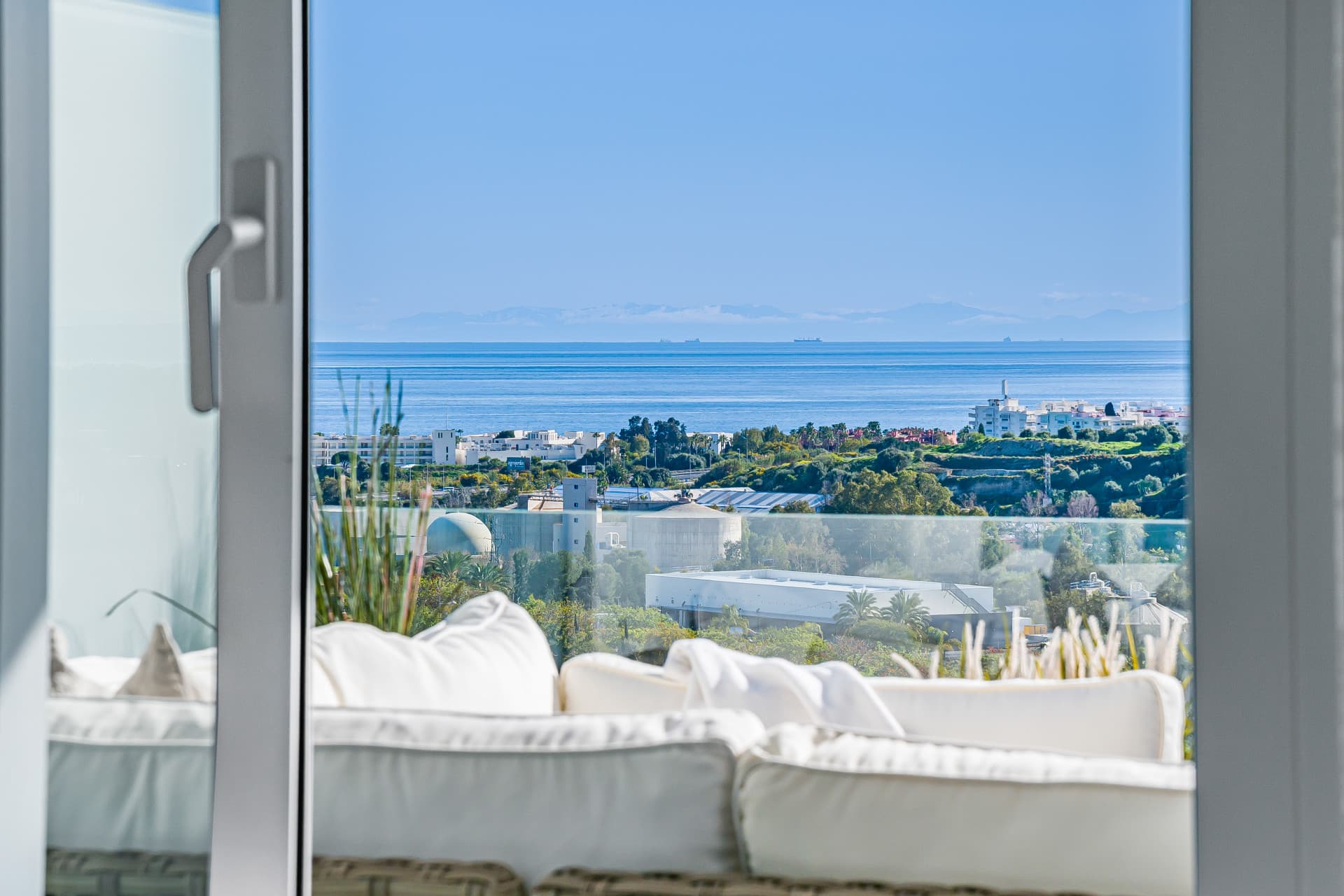 Modern 3-Bedroom Apartment in Oceana Views, Cancelada – New Golden Mile