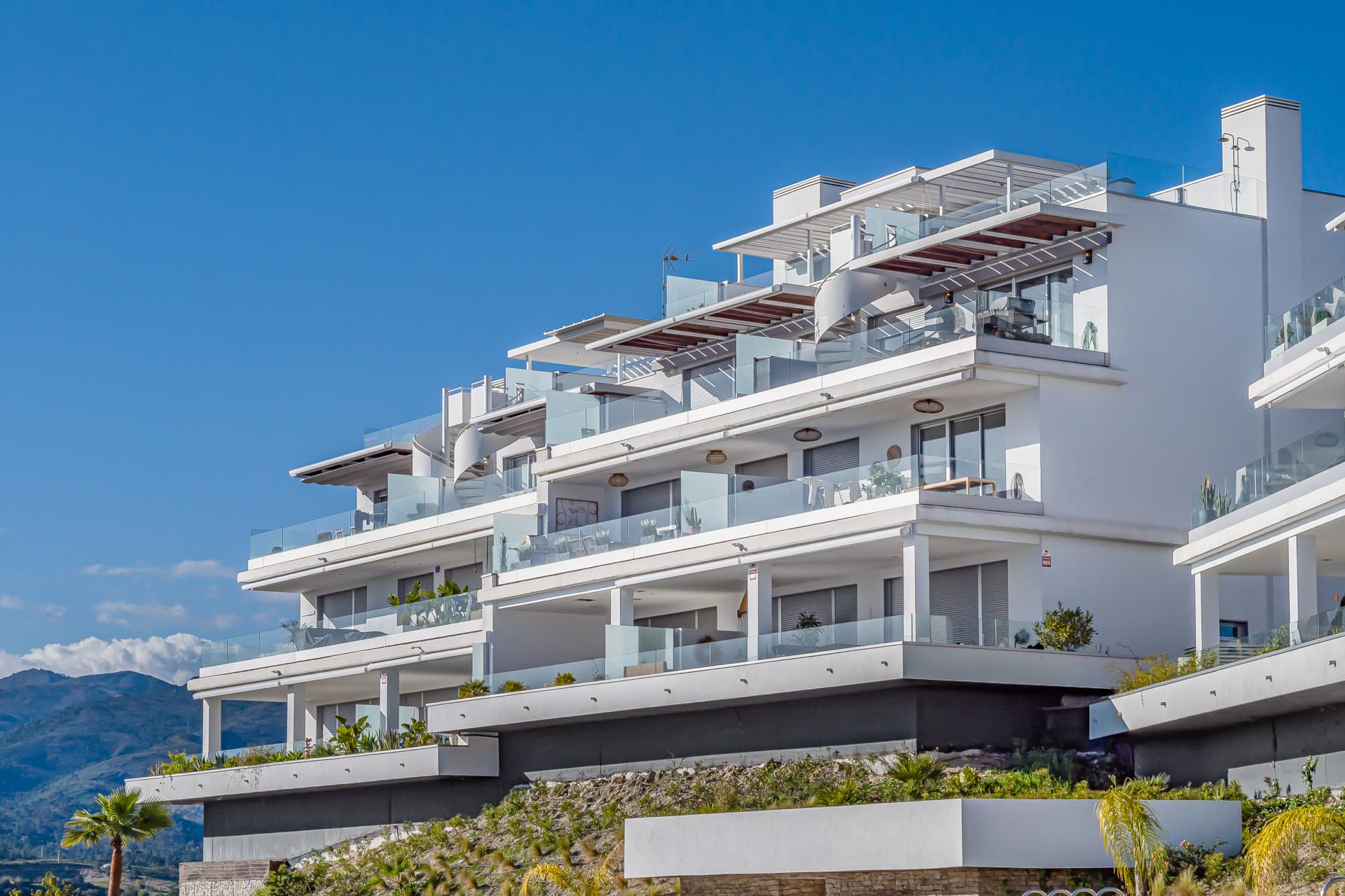 Modern 3-Bedroom Apartment in Oceana Views, Cancelada – New Golden Mile