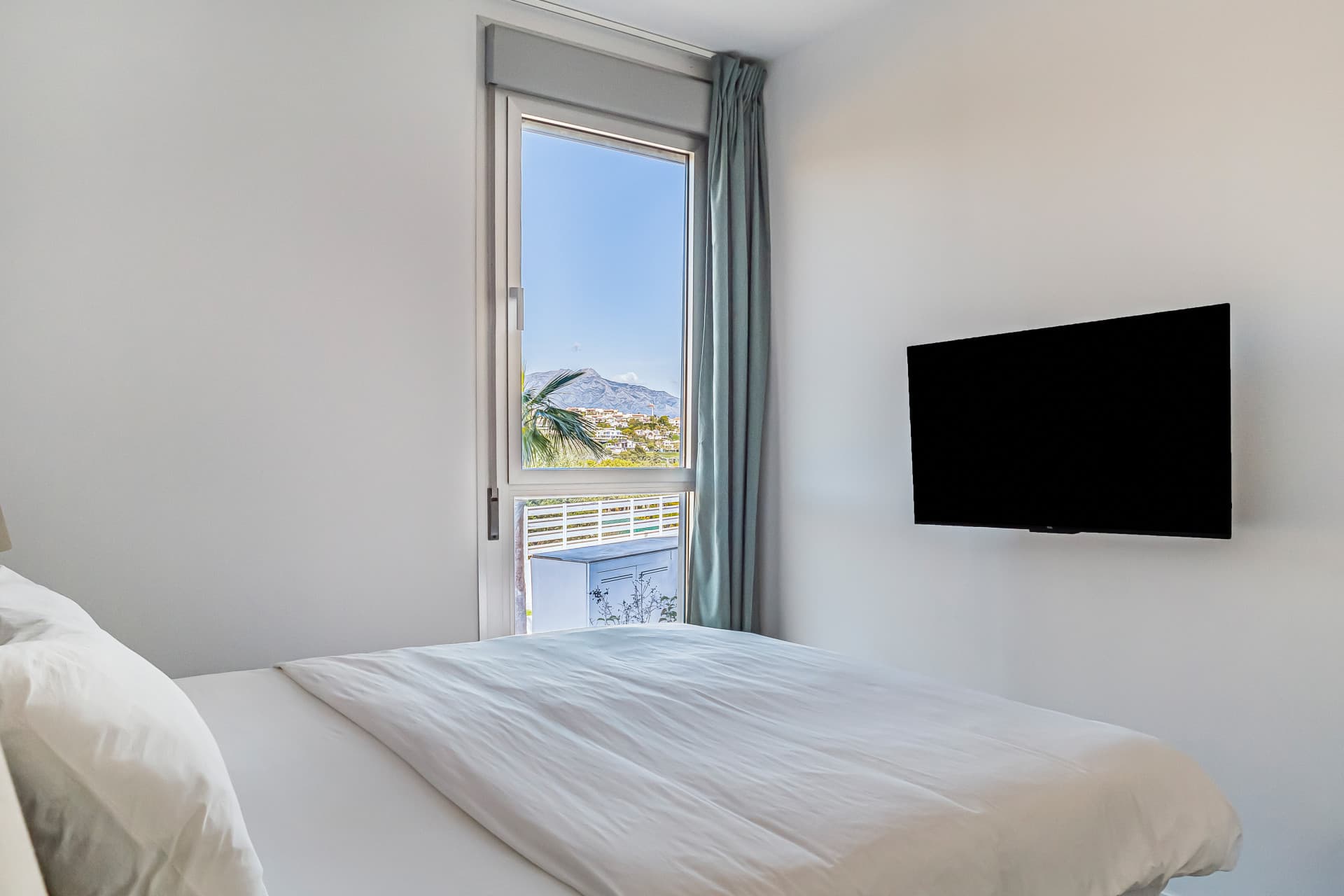 Modern 3-Bedroom Apartment in Oceana Views, Cancelada – New Golden Mile