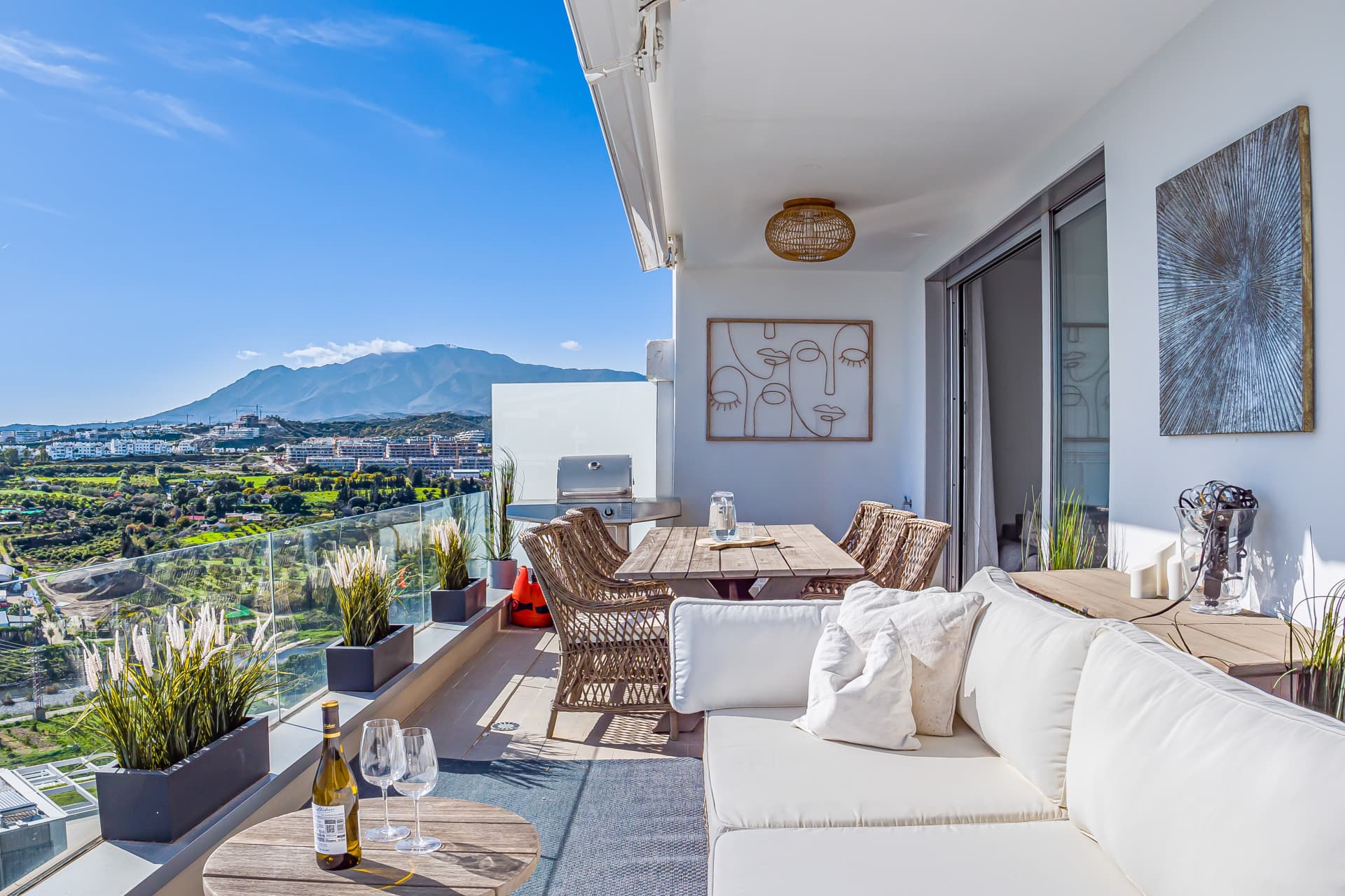 Modern 3-Bedroom Apartment in Oceana Views, Cancelada – New Golden Mile