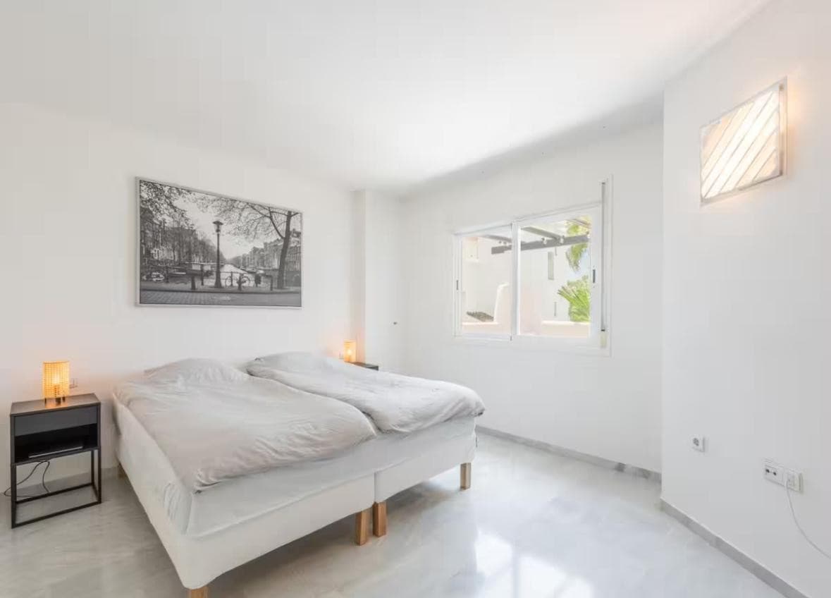 Southwest-Facing Penthouse for Sale in Los Naranjos, Nueva Andalucía, Private Terrace & Golf Valley Location