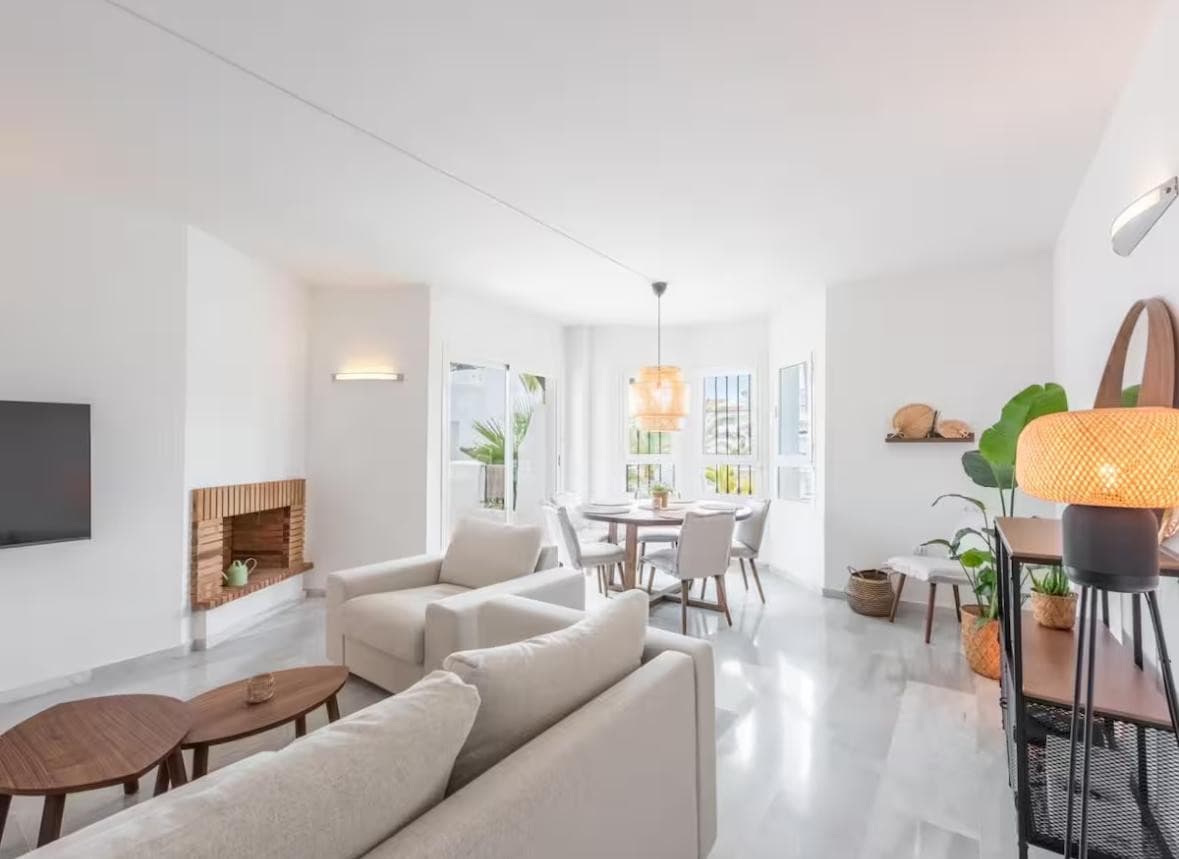 Southwest-Facing Penthouse for Sale in Los Naranjos, Nueva Andalucía, Private Terrace & Golf Valley Location
