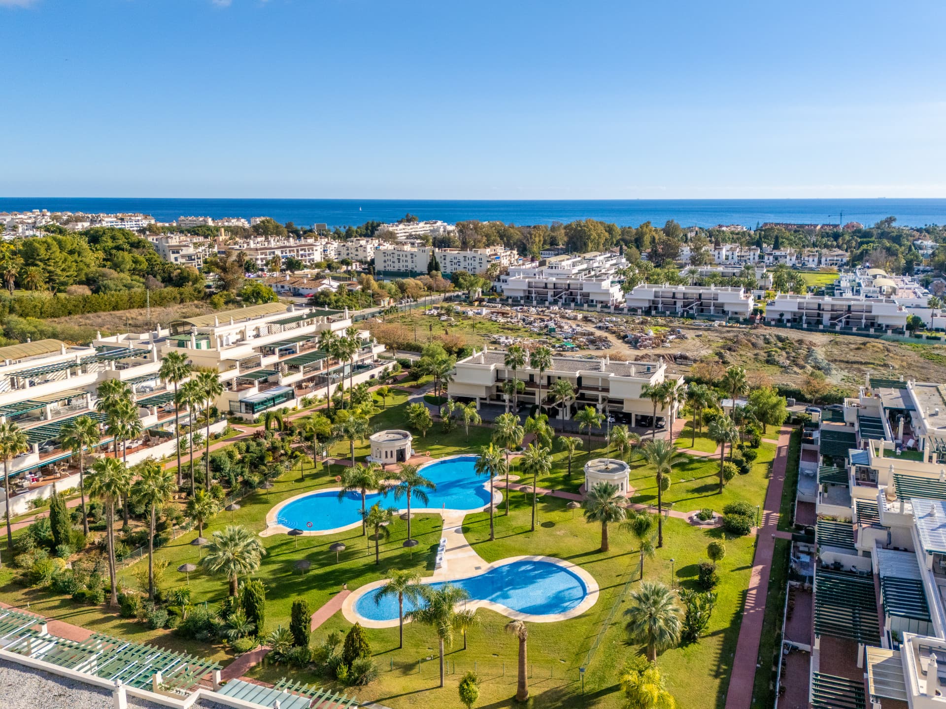 Apartamento de 2 dormitorios con amplia terraza, Nueva Andalucía