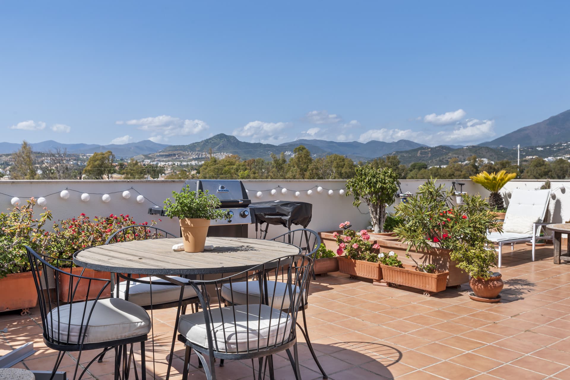 Penthouse in Guadalmina Alta with Golf Views & Rooftop Terrace