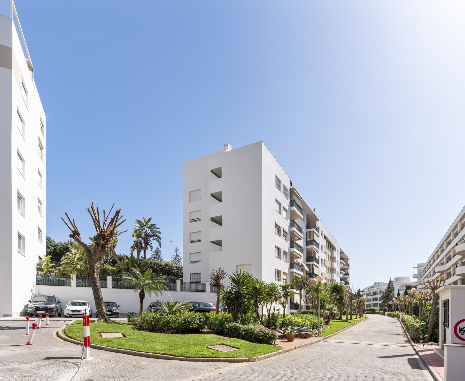 Penthouse in Guadalmina Alta with Golf Views & Rooftop Terrace