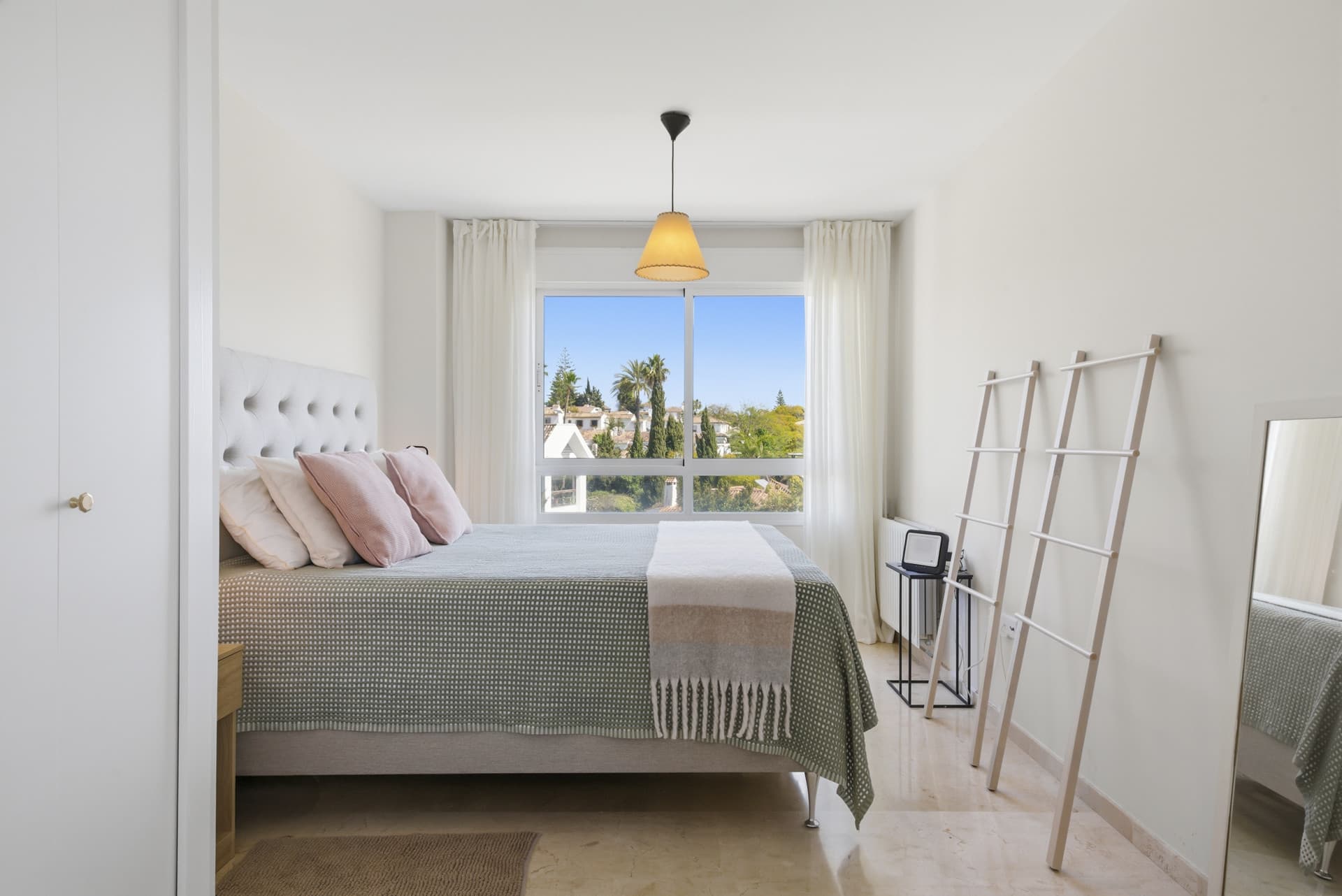 Penthouse in Guadalmina Alta with Golf Views & Rooftop Terrace