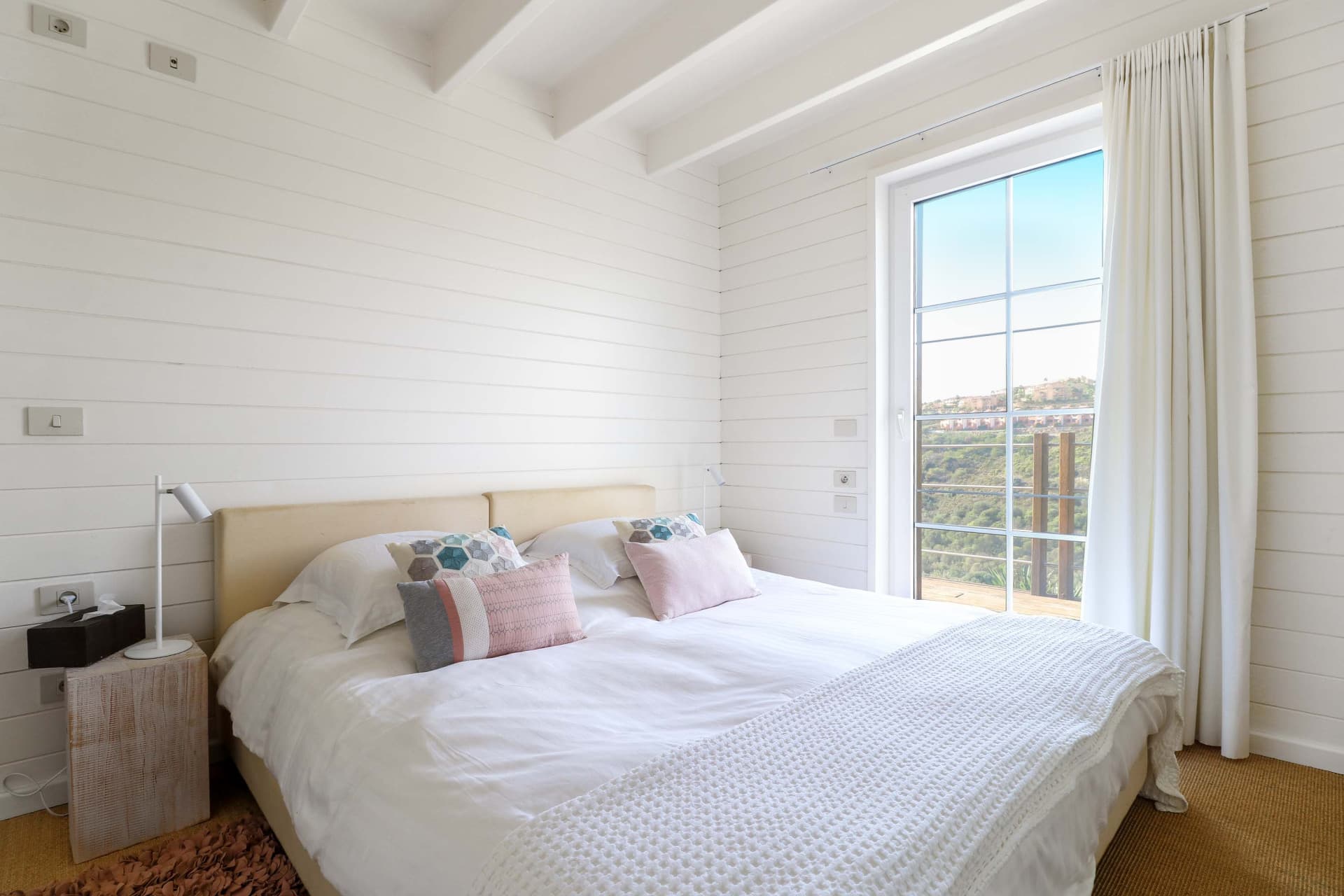 Luxury 4-Bedroom Villa in La Alquería, Benahavís with Sea & La Concha Views