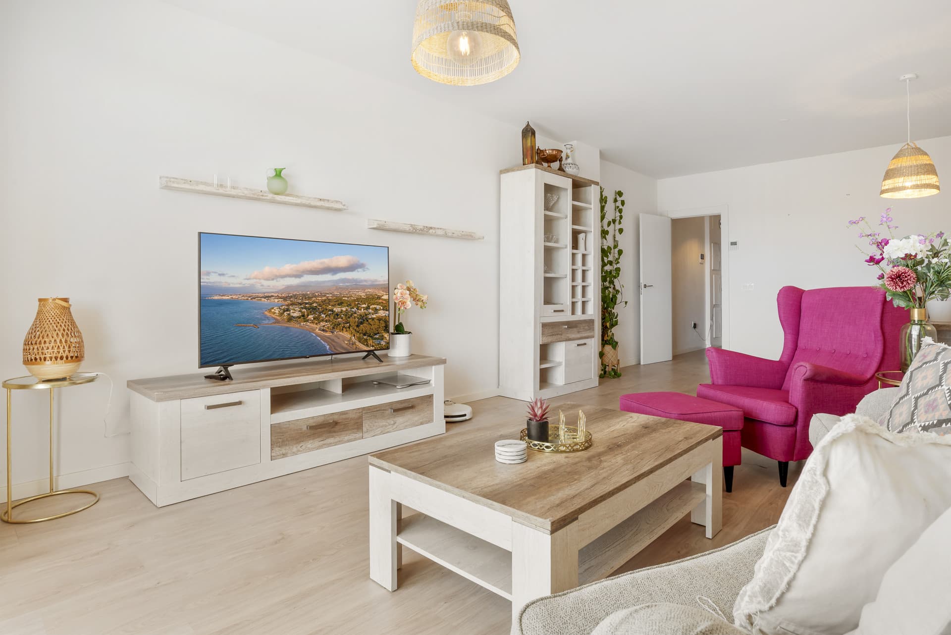 Modern 3-Bedroom Apartment with Pool & Gym