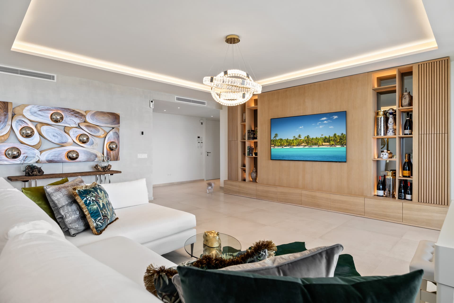 Exclusiva casa de lujo de 7 dormitorios en Nueva Andalucía con vistas al mar y a la montaña