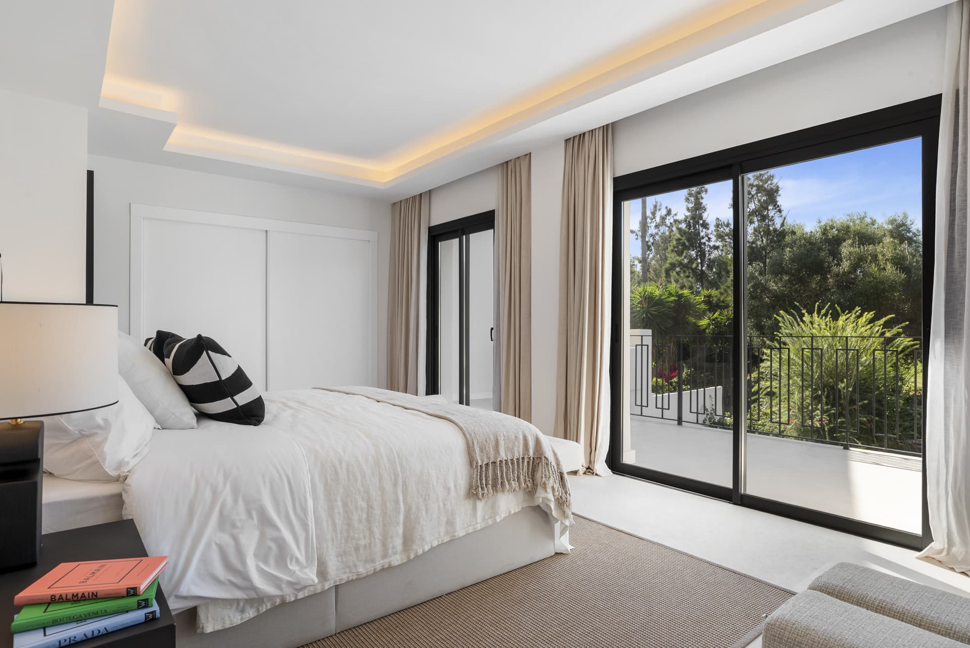 Luxury Frontline Golf Townhouse in Los Olivos, Nueva Andalucía
