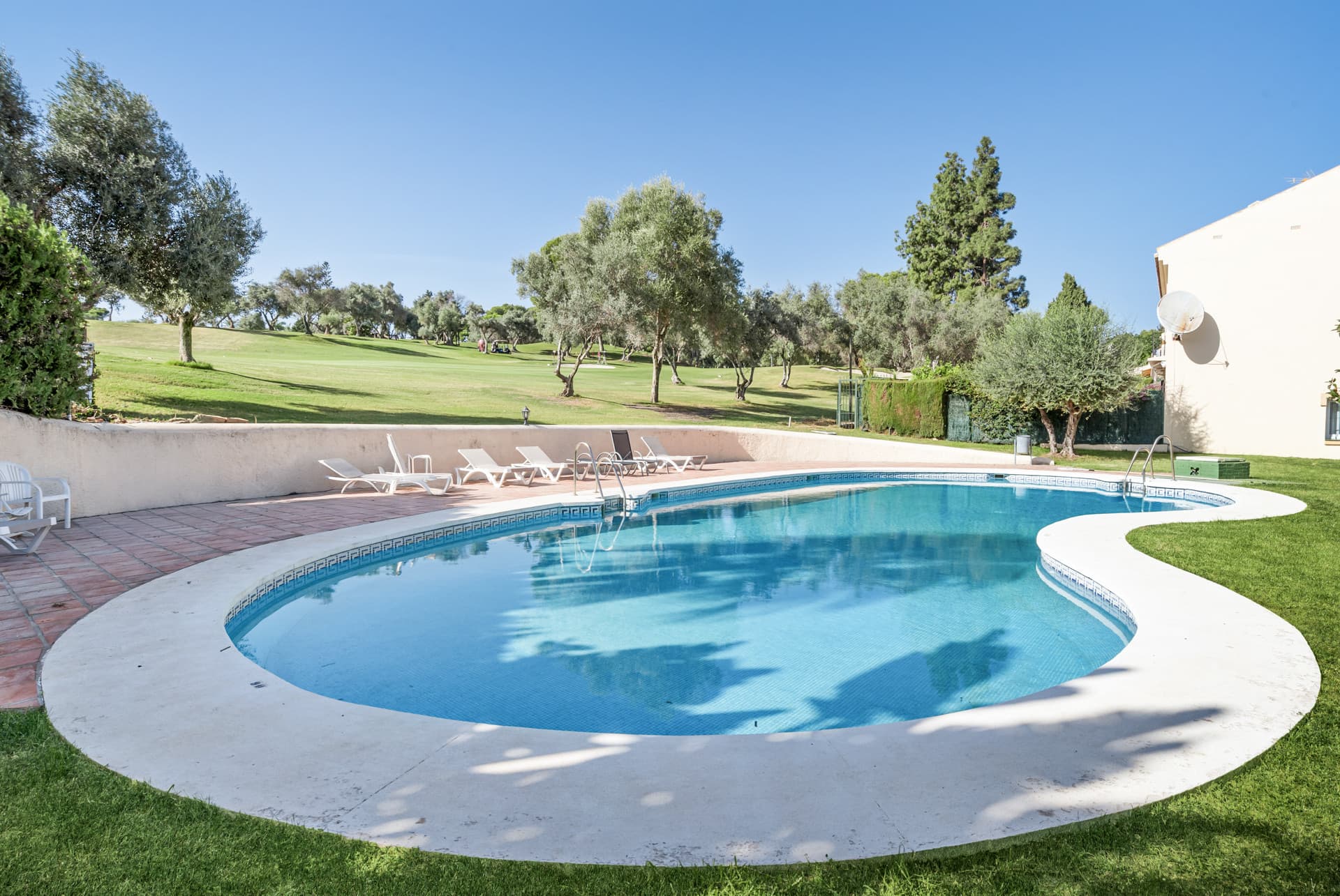 Luxury Frontline Golf Townhouse in Los Olivos, Nueva Andalucía