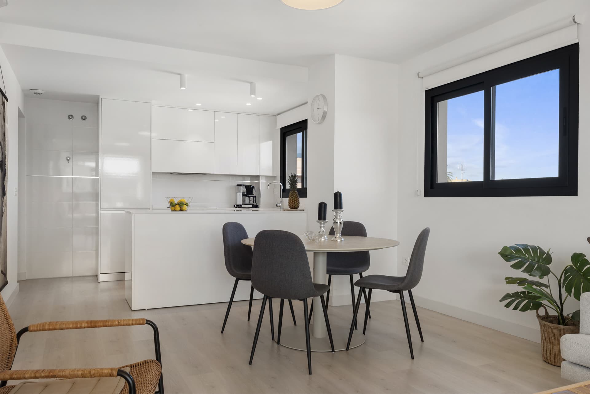 Elegant 2-Bedroom Apartment with Spacious Terrace in Jardines de las Lagunas, Mijas Costa