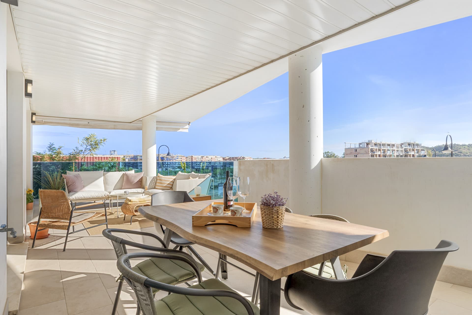 Elegant 2-Bedroom Apartment with Spacious Terrace in Jardines de las Lagunas, Mijas Costa