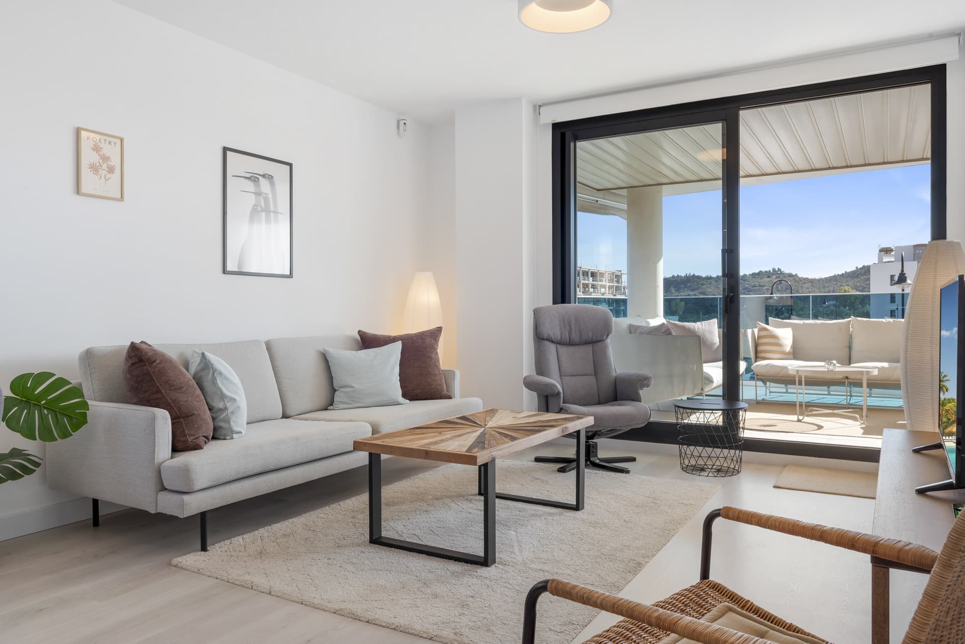 Elegant 2-Bedroom Apartment with Spacious Terrace in Jardines de las Lagunas, Mijas Costa