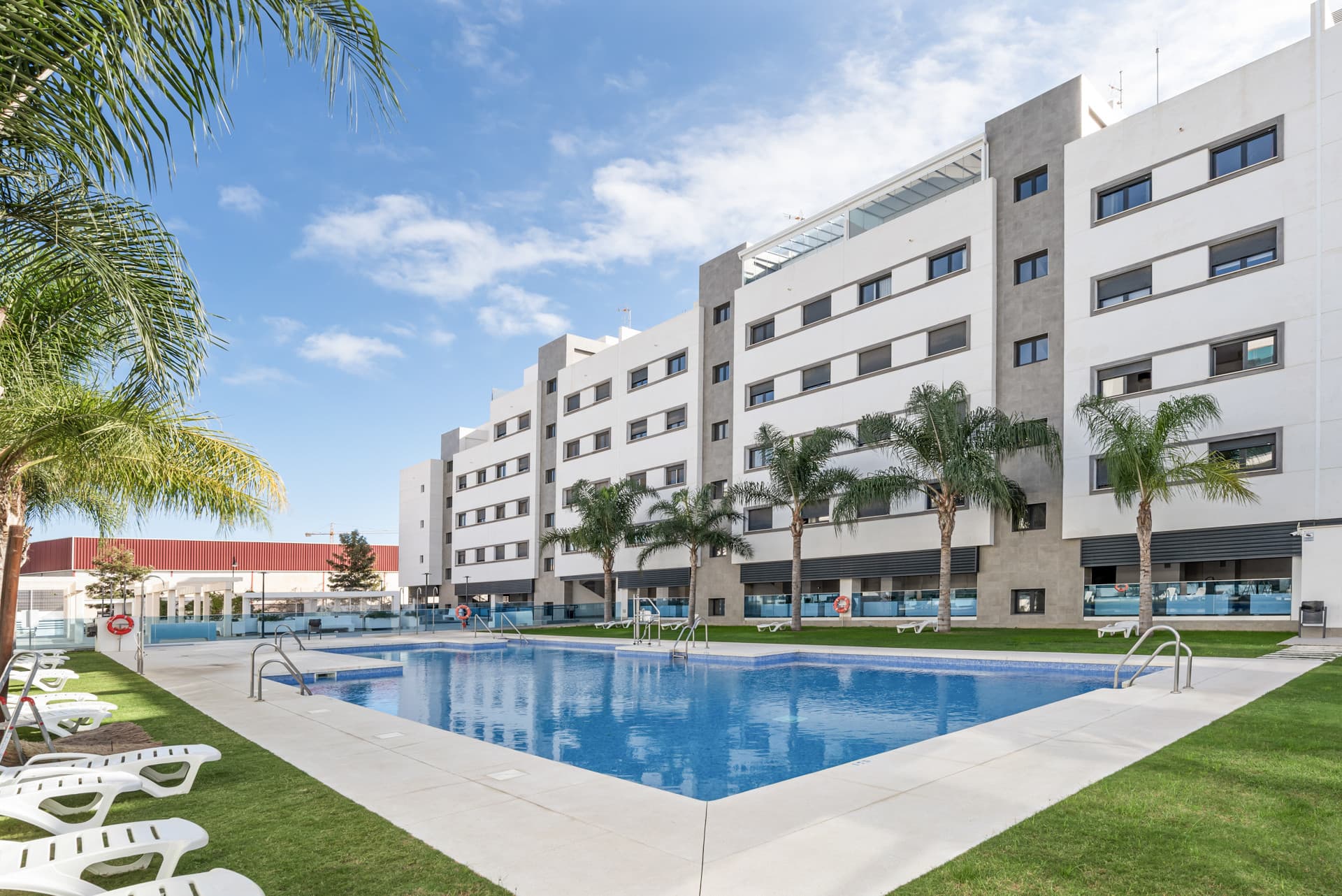 Elegant 2-Bedroom Apartment with Spacious Terrace in Jardines de las Lagunas, Mijas Costa