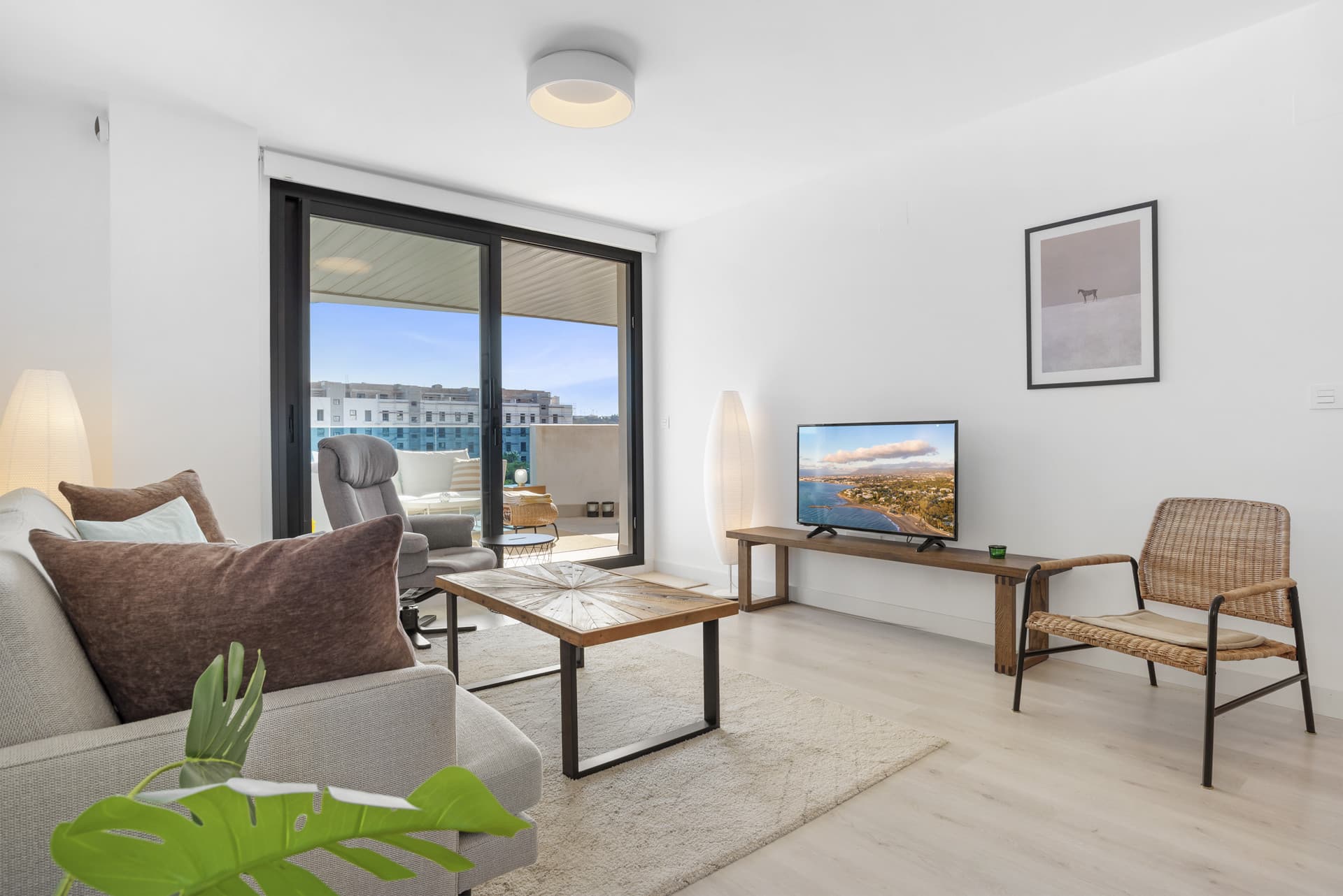 Elegant 2-Bedroom Apartment with Spacious Terrace in Jardines de las Lagunas, Mijas Costa