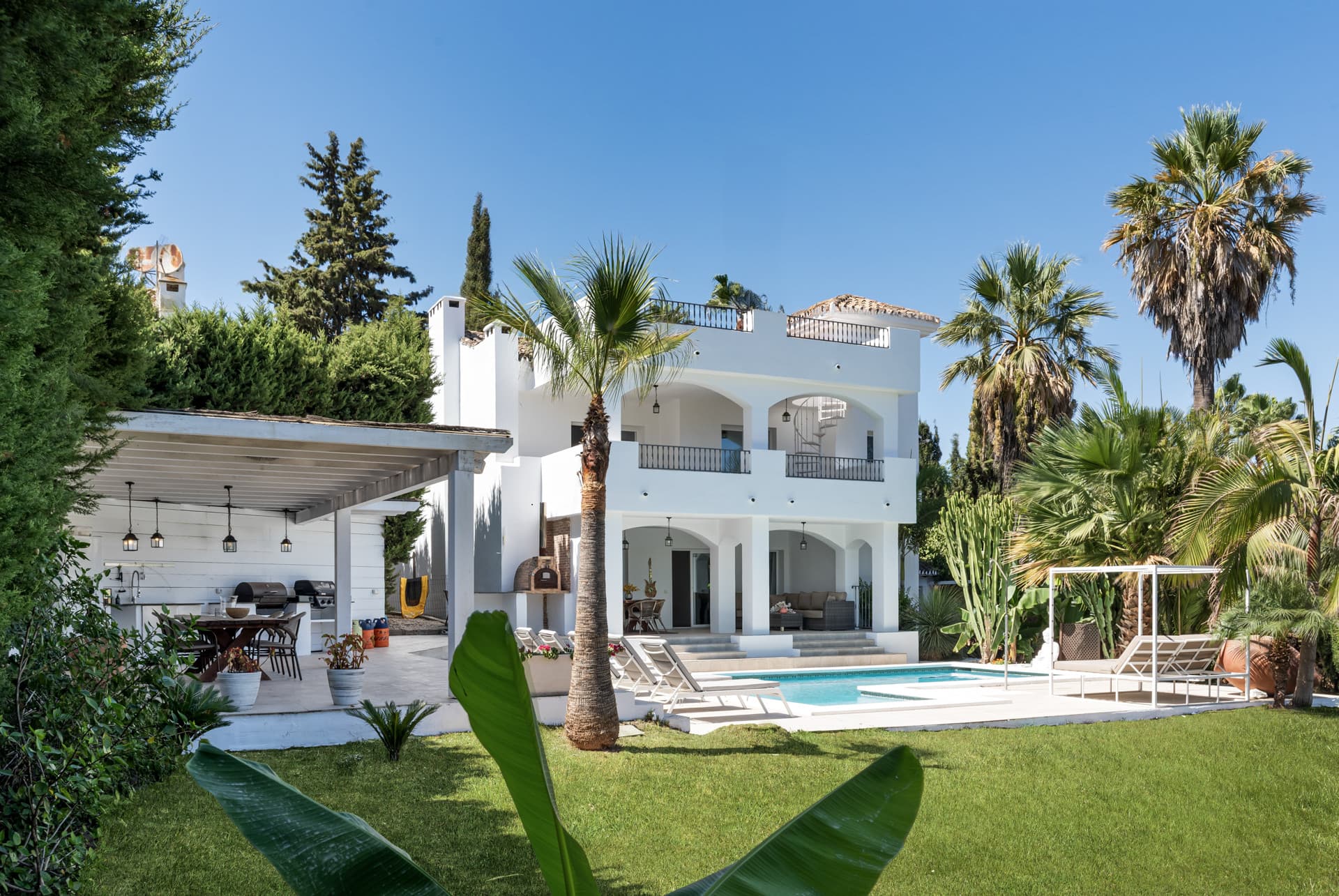 Modern Nueva Andalucía Villa