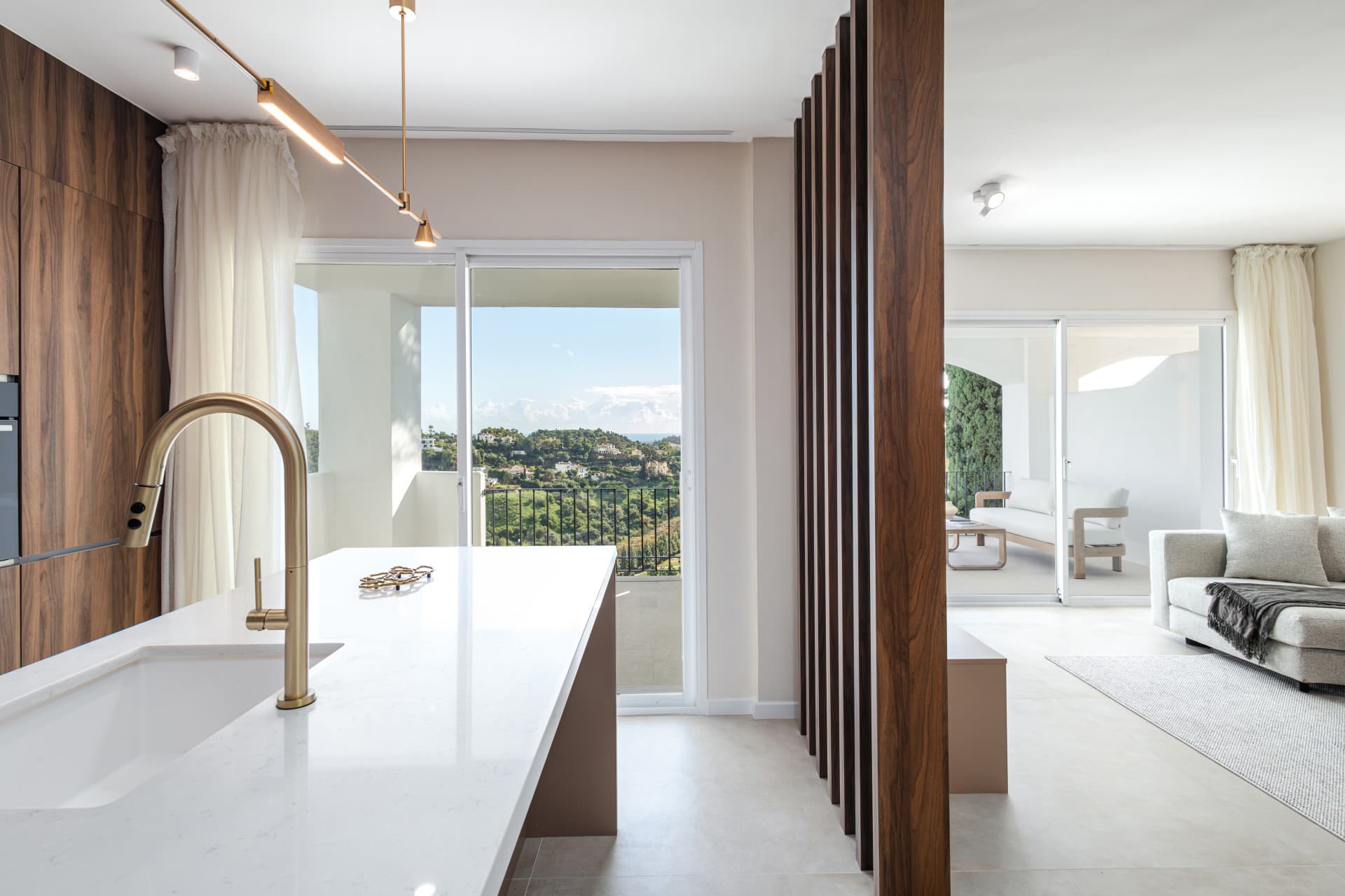 APARTAMENTO 3-BEDROOM CON RESUMEN VIEWS IN ALTOS DE LA QUINTA