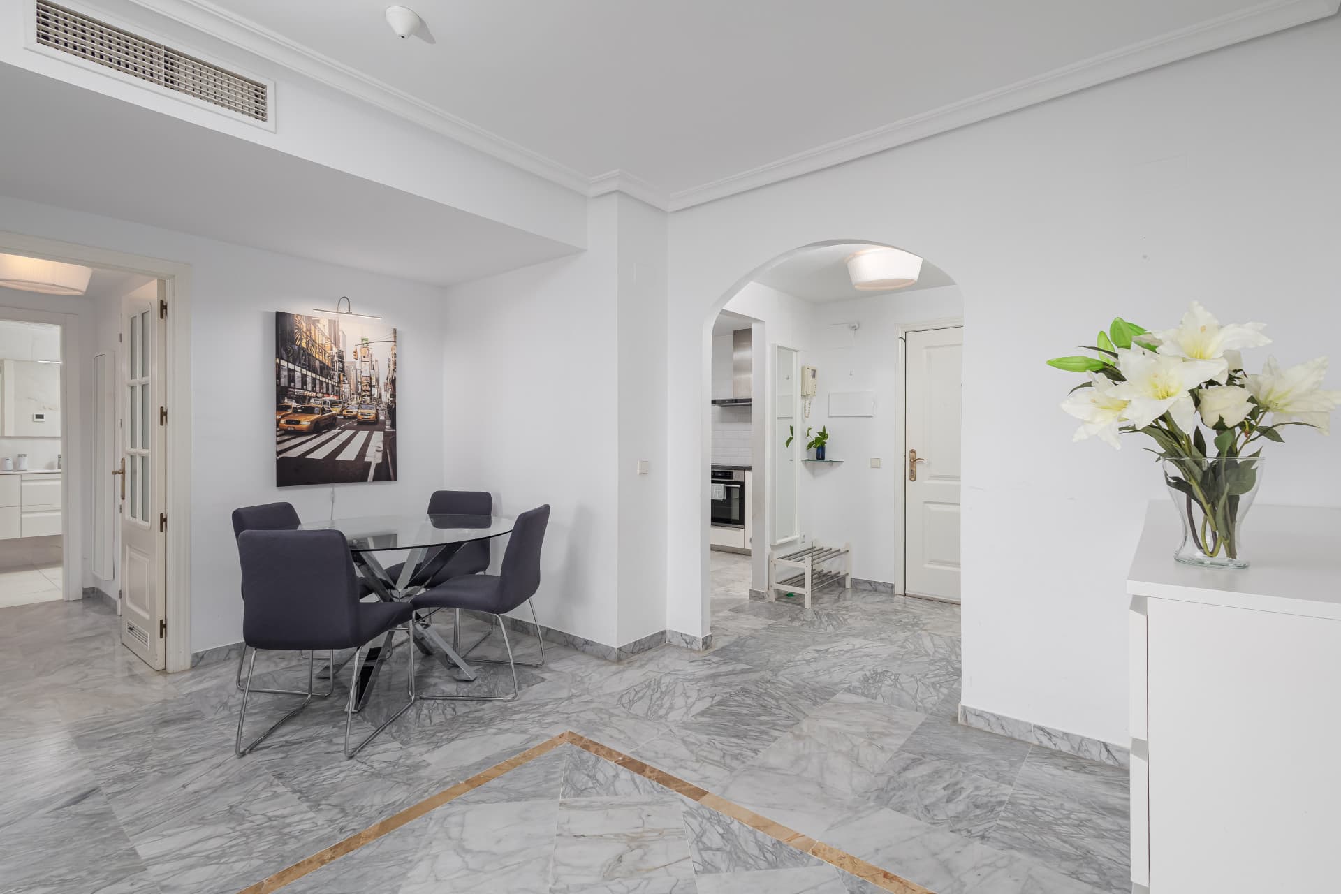 Charming 2-Bedroom Apartment Near Puerto Banús, Marbella – Walking Distance to the Beach