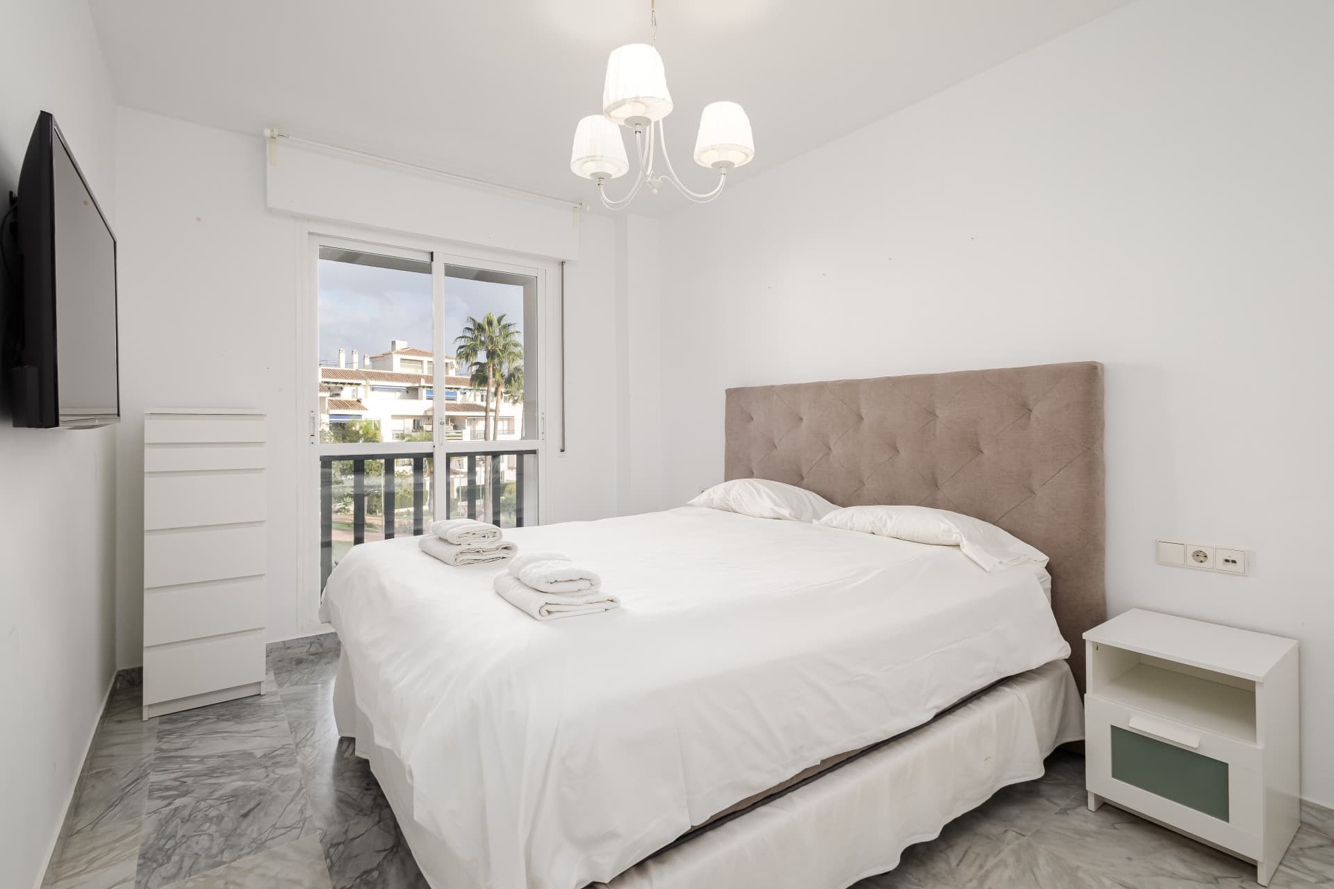 Charming 2-Bedroom Apartment Near Puerto Banús, Marbella – Walking Distance to the Beach