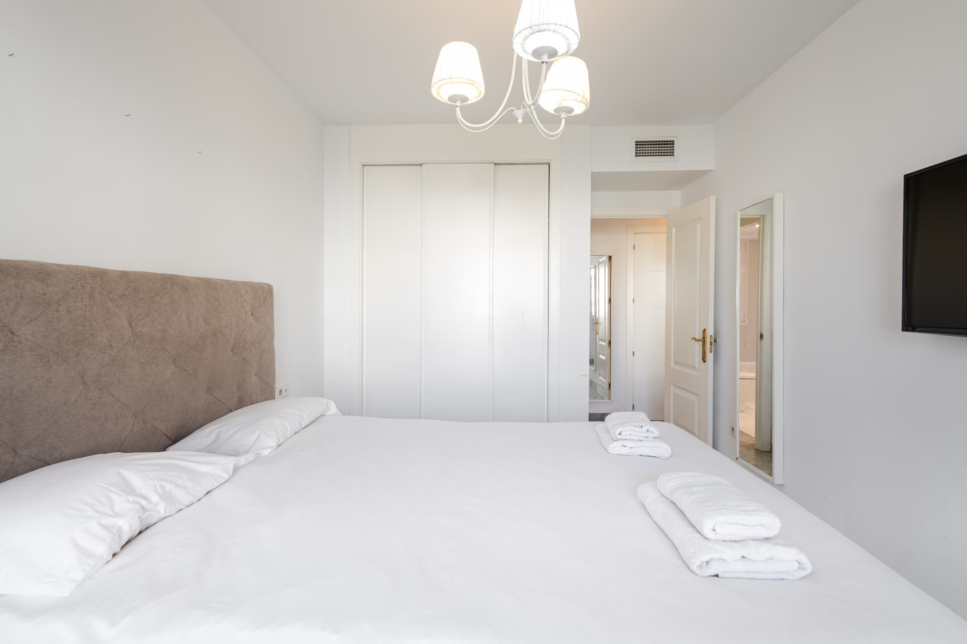 Charming 2-Bedroom Apartment Near Puerto Banús, Marbella – Walking Distance to the Beach