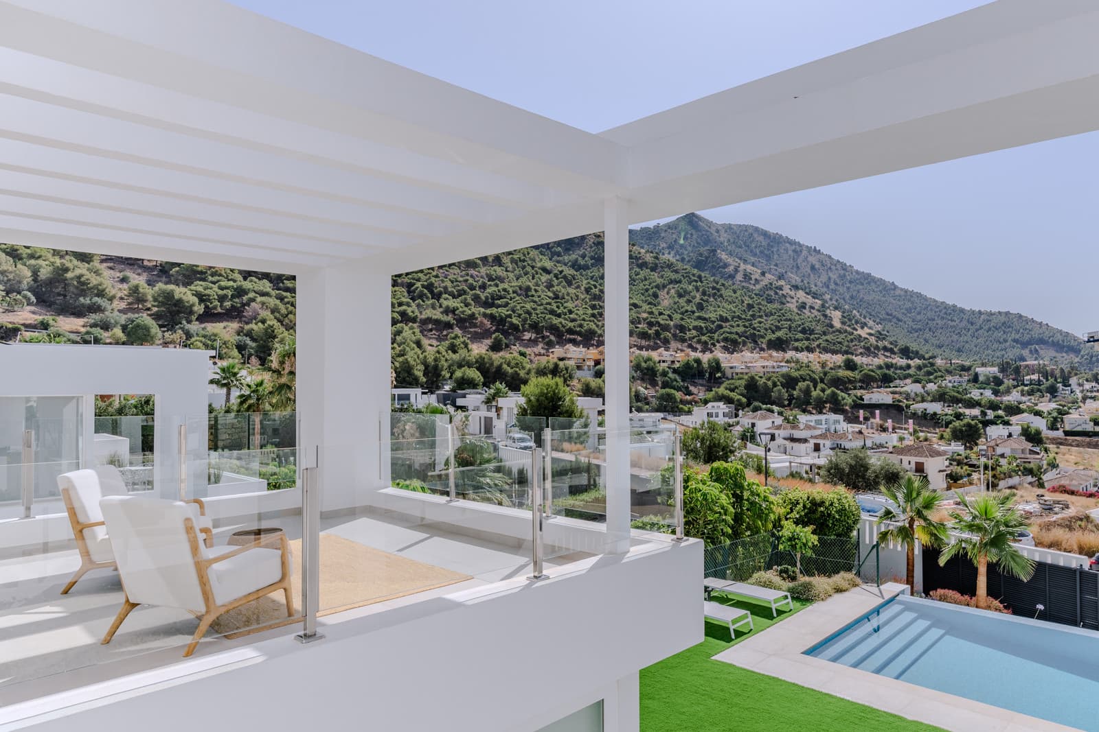 Villa de lujo en Mijas con vistas panorámicas al mar y a la montaña