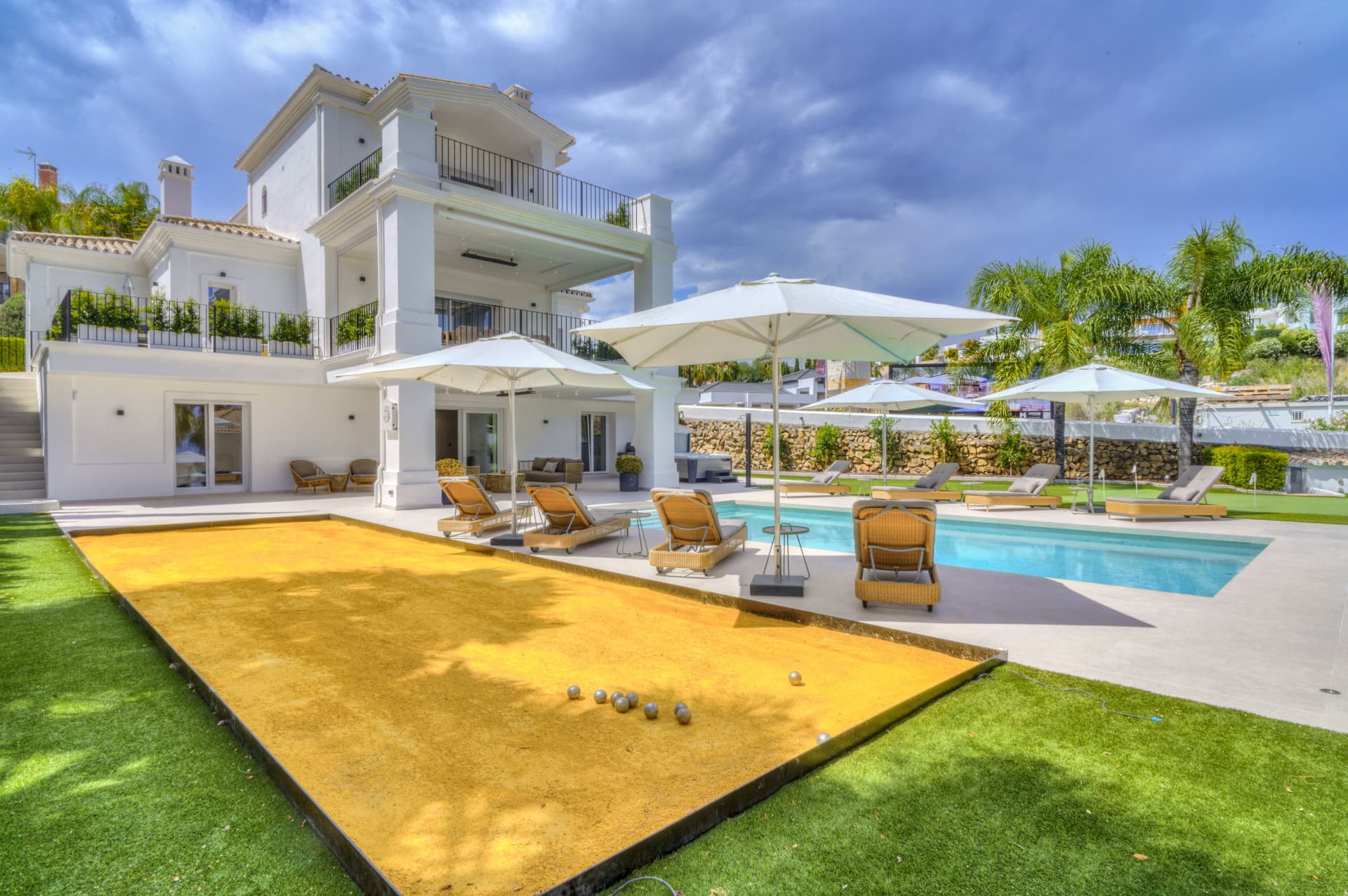 Villa de lujo de 6 dormitorios en Nueva Andalucía cerca de Los Naranjos Golf