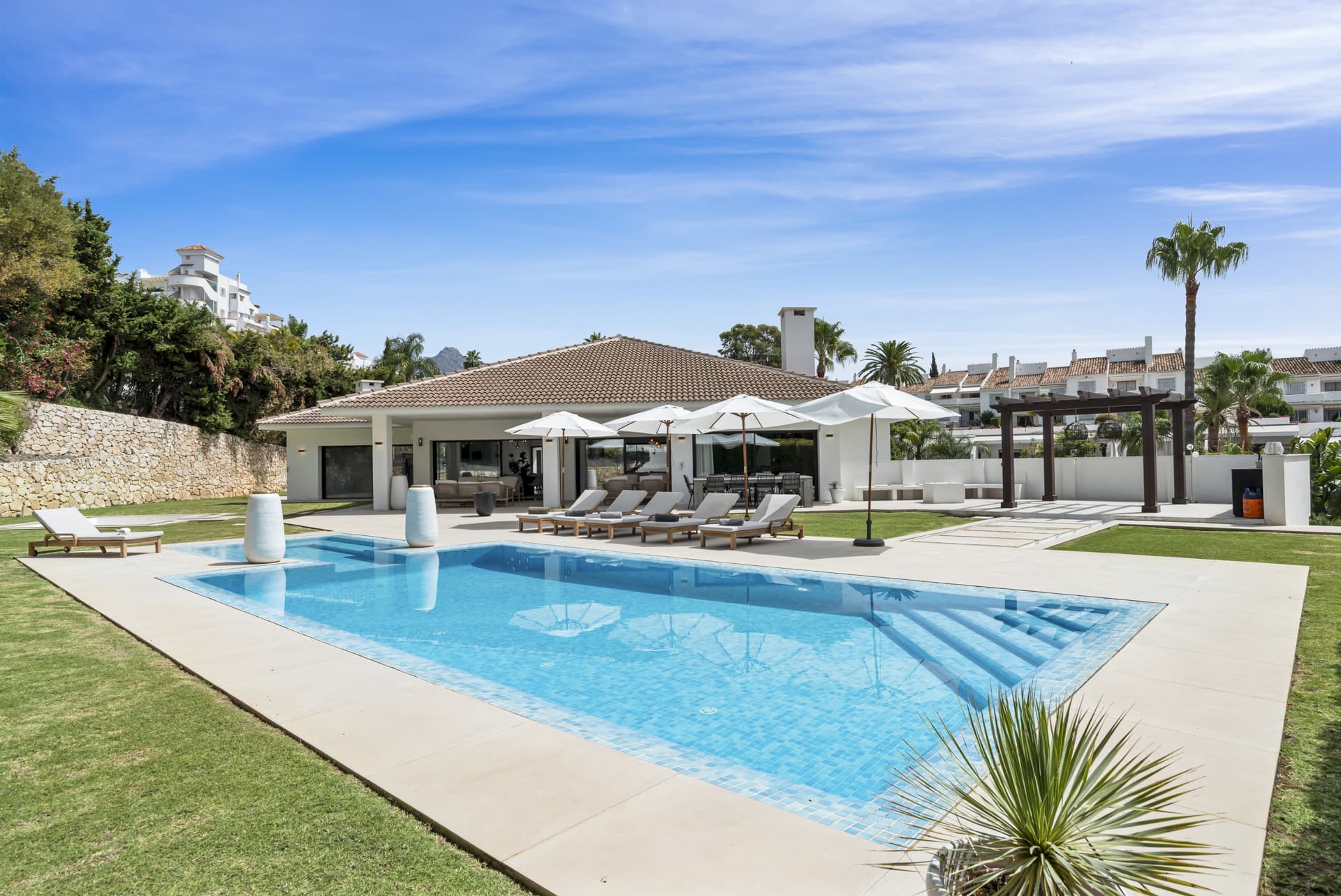 Villa de lujo de 6 dormitorios en Nueva Andalucía cerca de Puerto Banús