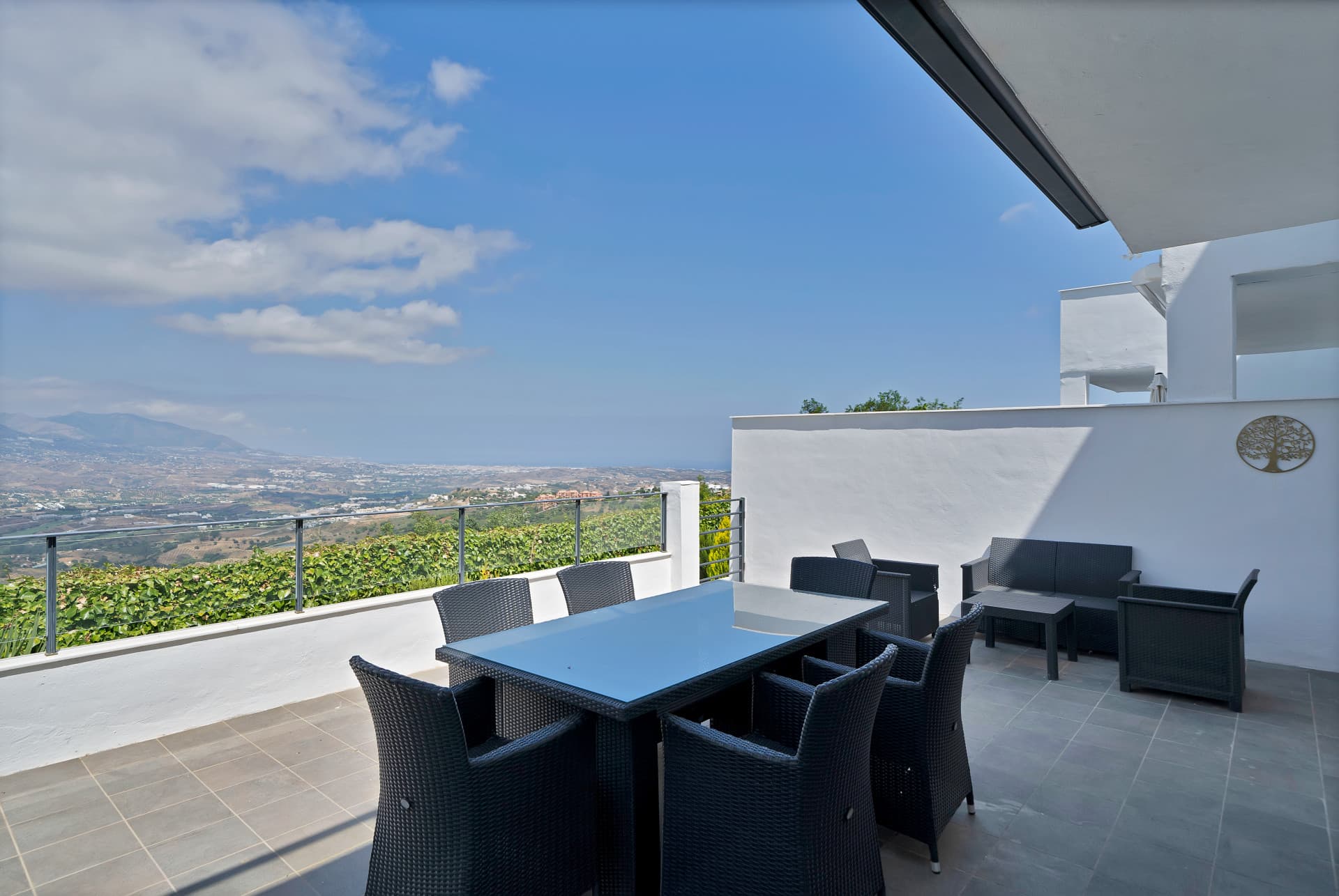 CASA ADOSADA DE ESQUINA TOTALLY RENOVADA IN 2020 WITH PANORÁMICA VIEWS TO THE SEA AND MONTAÑA