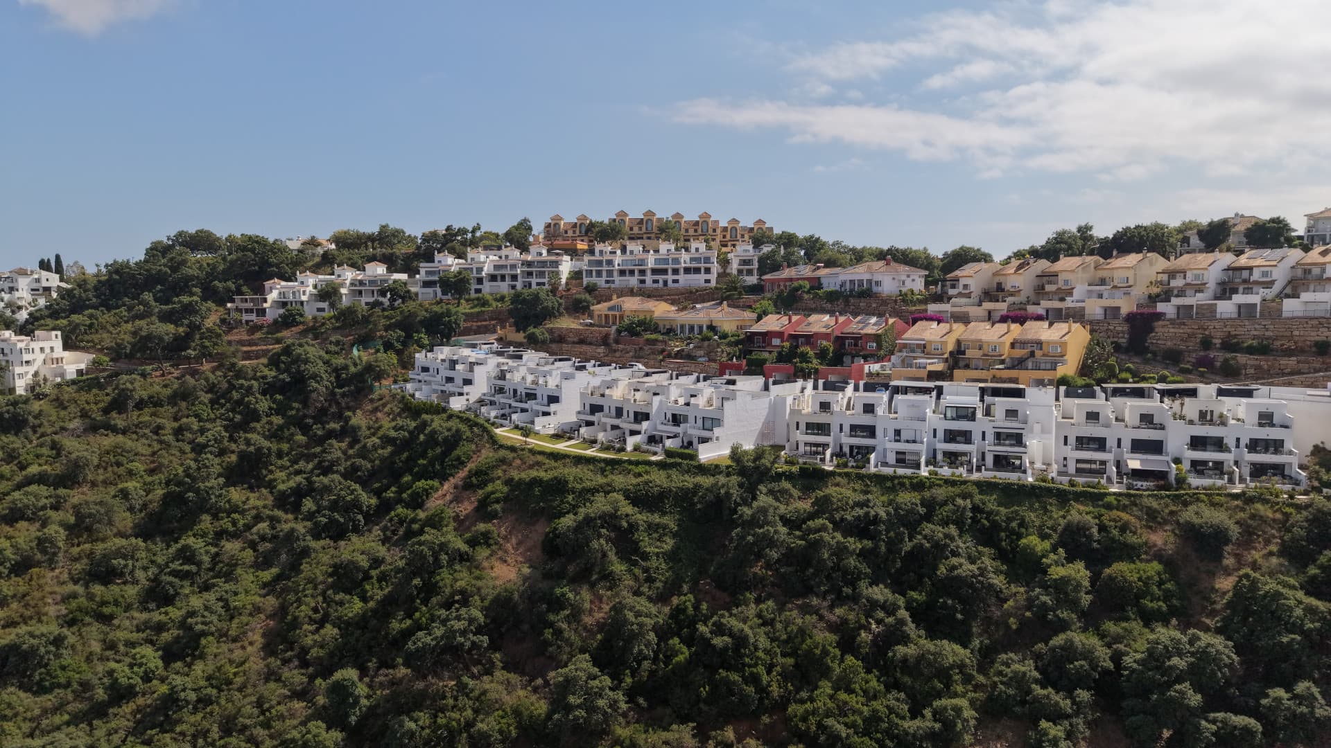 CASA ADOSADA DE ESQUINA TOTALLY RENOVADA IN 2020 WITH PANORÁMICA VIEWS TO THE SEA AND MONTAÑA