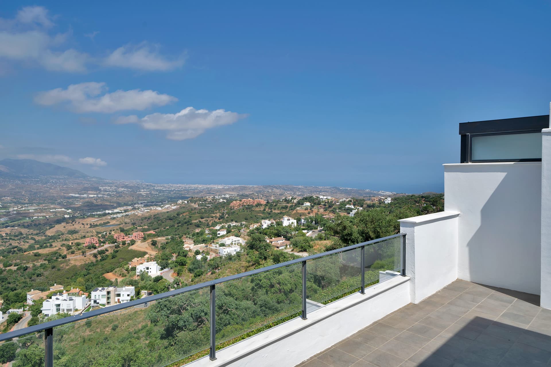 CASA ADOSADA DE ESQUINA TOTALLY RENOVADA IN 2020 WITH PANORÁMICA VIEWS TO THE SEA AND MONTAÑA