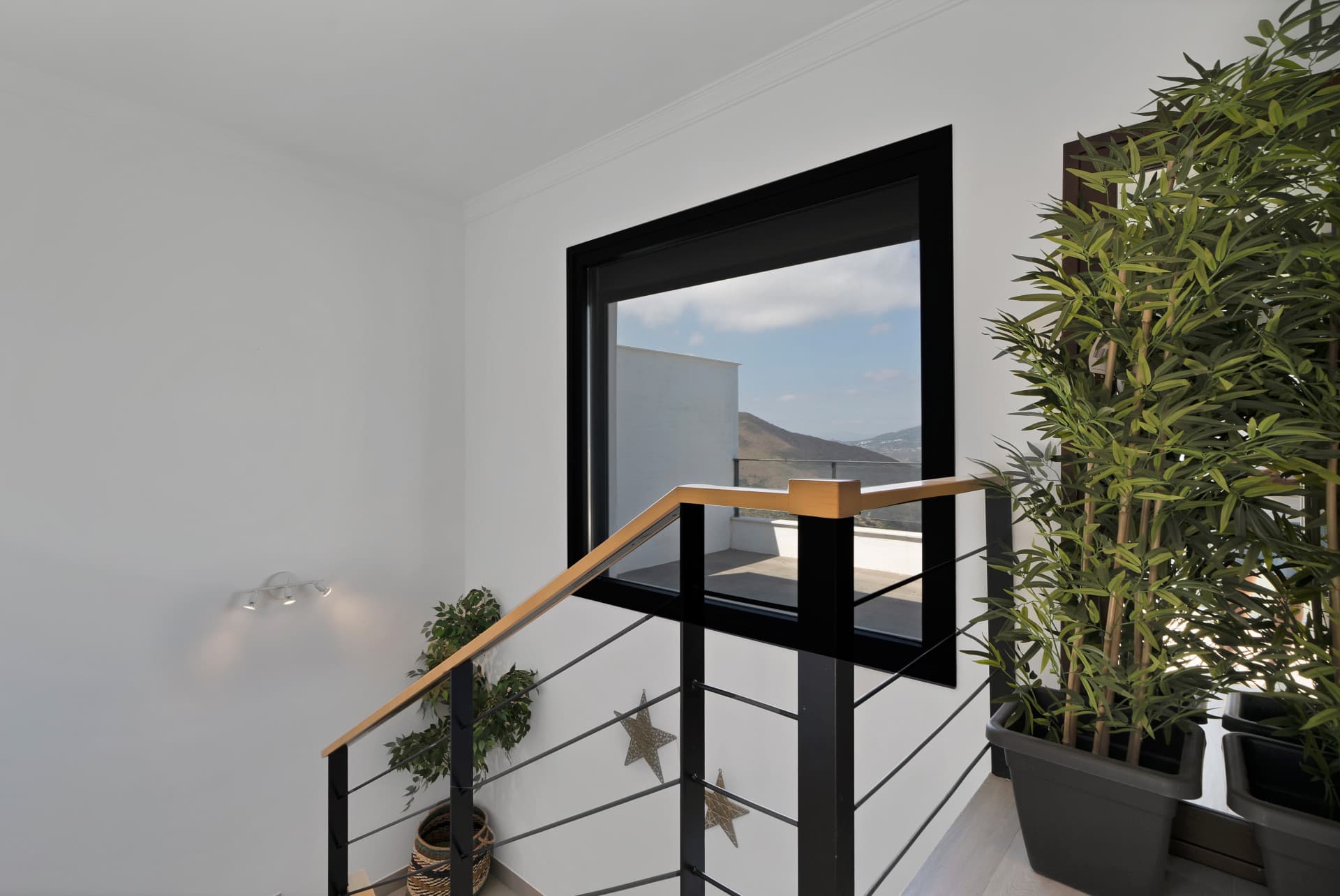 CASA ADOSADA DE ESQUINA TOTALLY RENOVADA IN 2020 WITH PANORÁMICA VIEWS TO THE SEA AND MONTAÑA