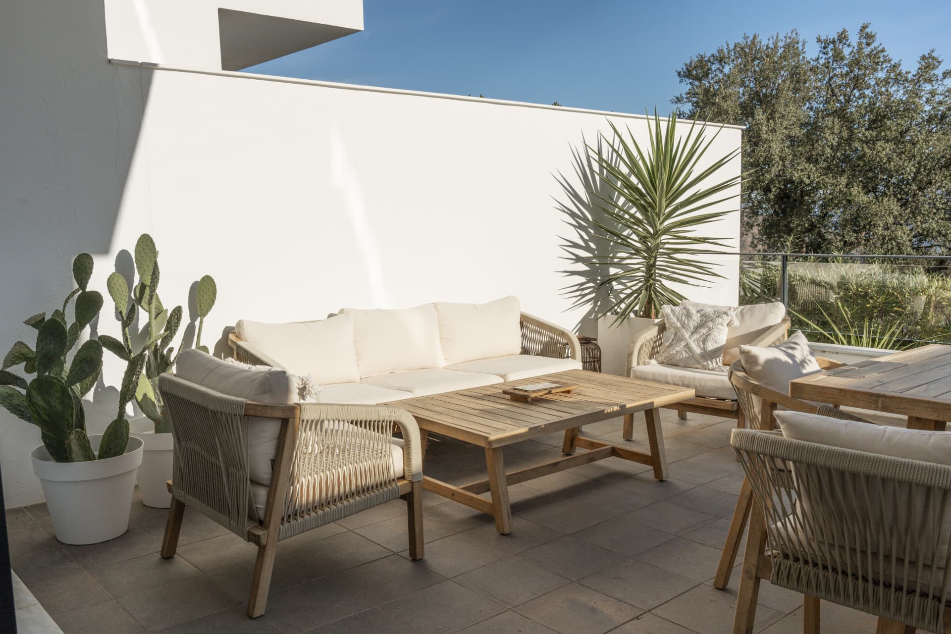 Every morning you can contemplate from your terrace how the sun appears on the scene, rising up and showing spectacular