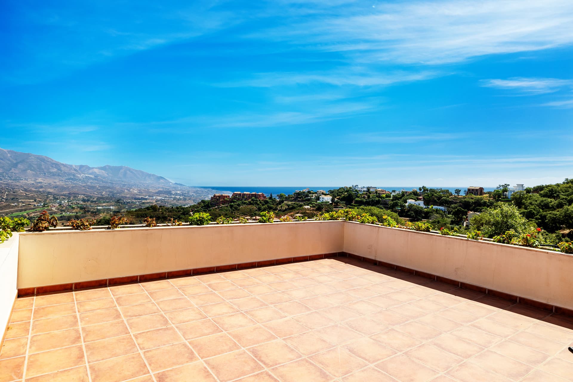 Absolutely epic candle with views to the sea, the valley, and the dawn! In Monte Elviria, Marbella East.