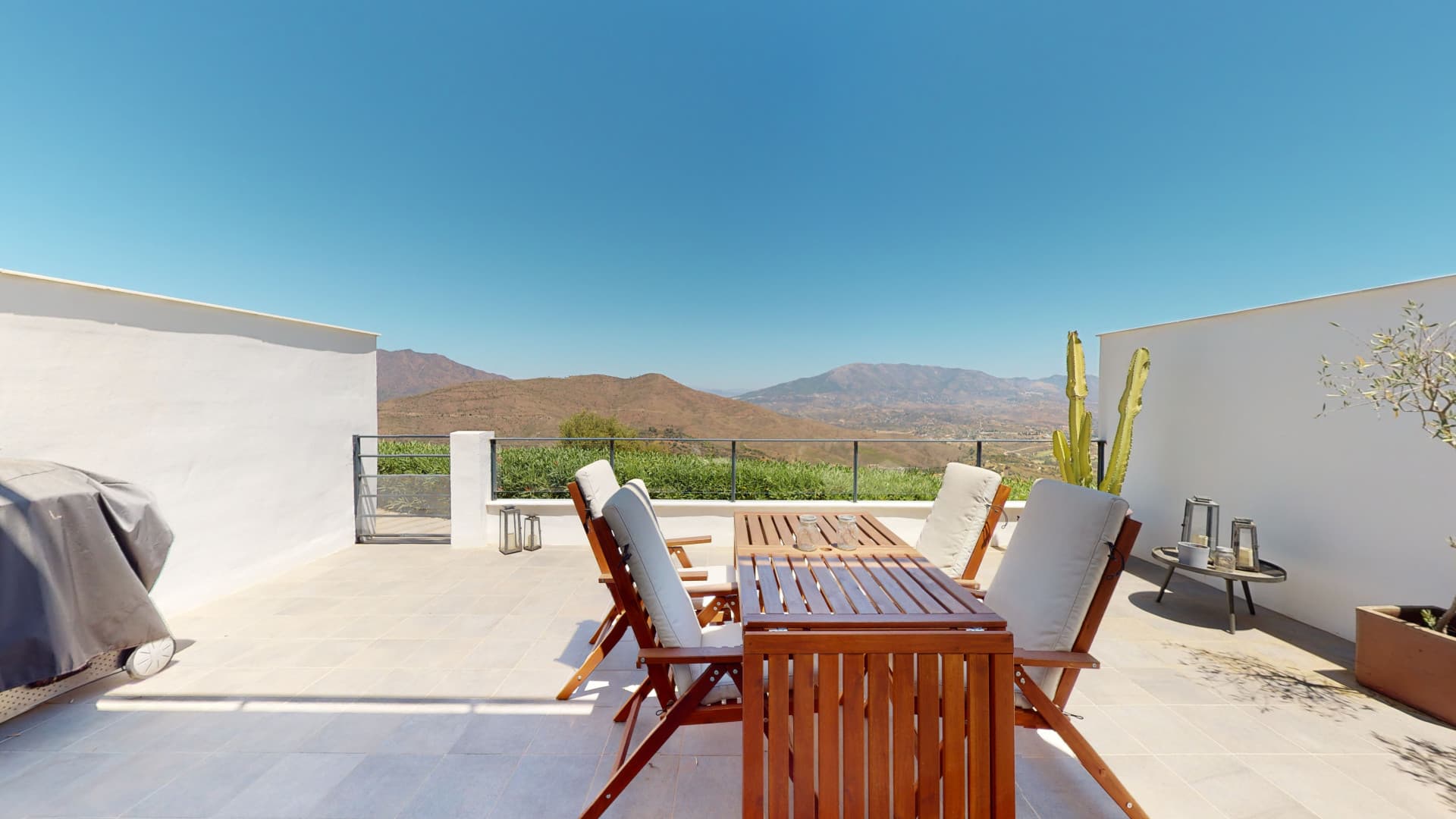 Every morning you can contemplate from your terrace how the sun appears on the scene, rising up and showing spectacular