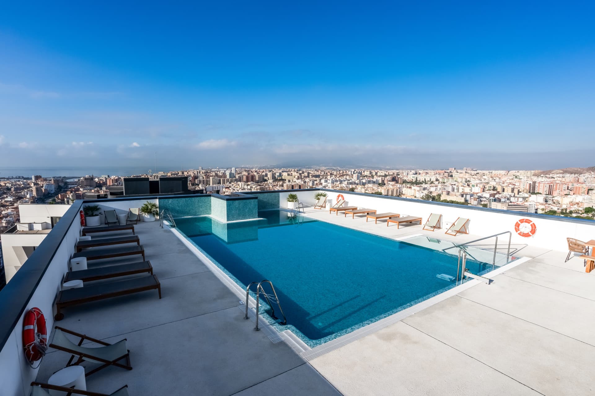 Modern Apartment in Malaga Urban Sky Tower – 25th Floor with Stunning City Views