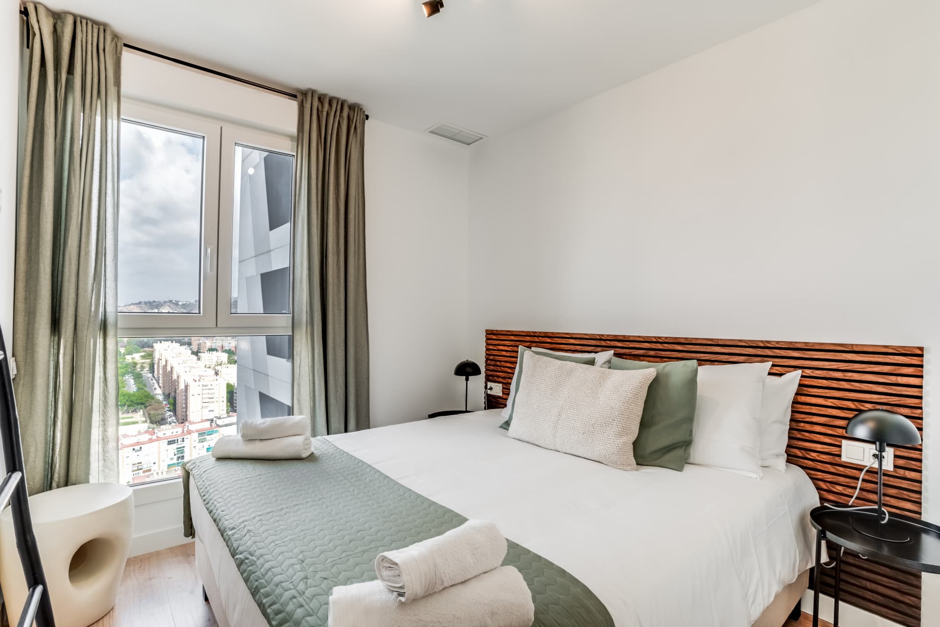 Modern Apartment in Malaga Urban Sky Tower – 25th Floor with Stunning City Views
