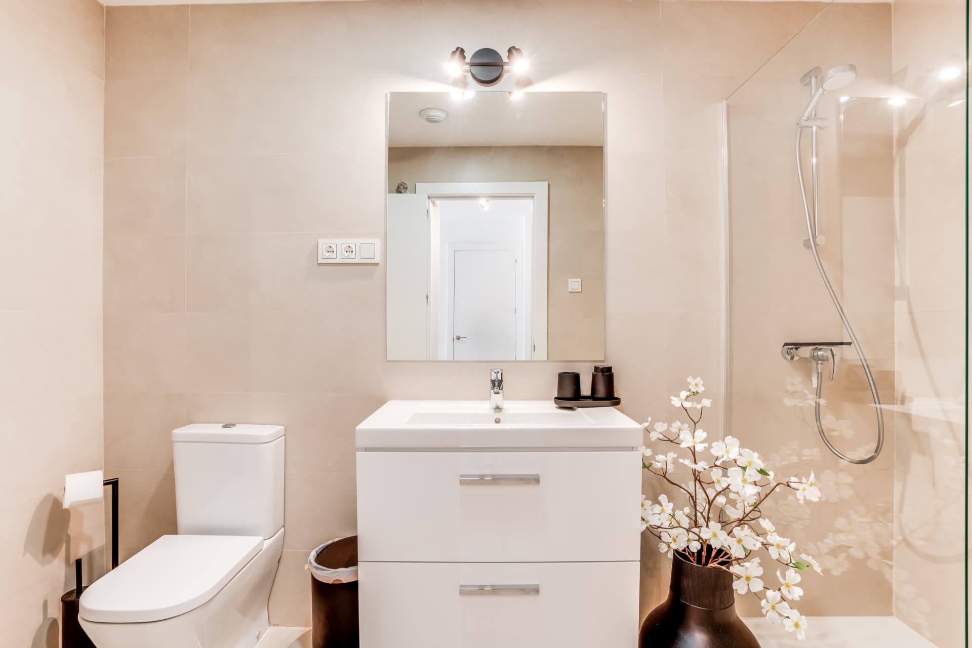 Modern Apartment in Malaga Urban Sky Tower – 25th Floor with Stunning City Views