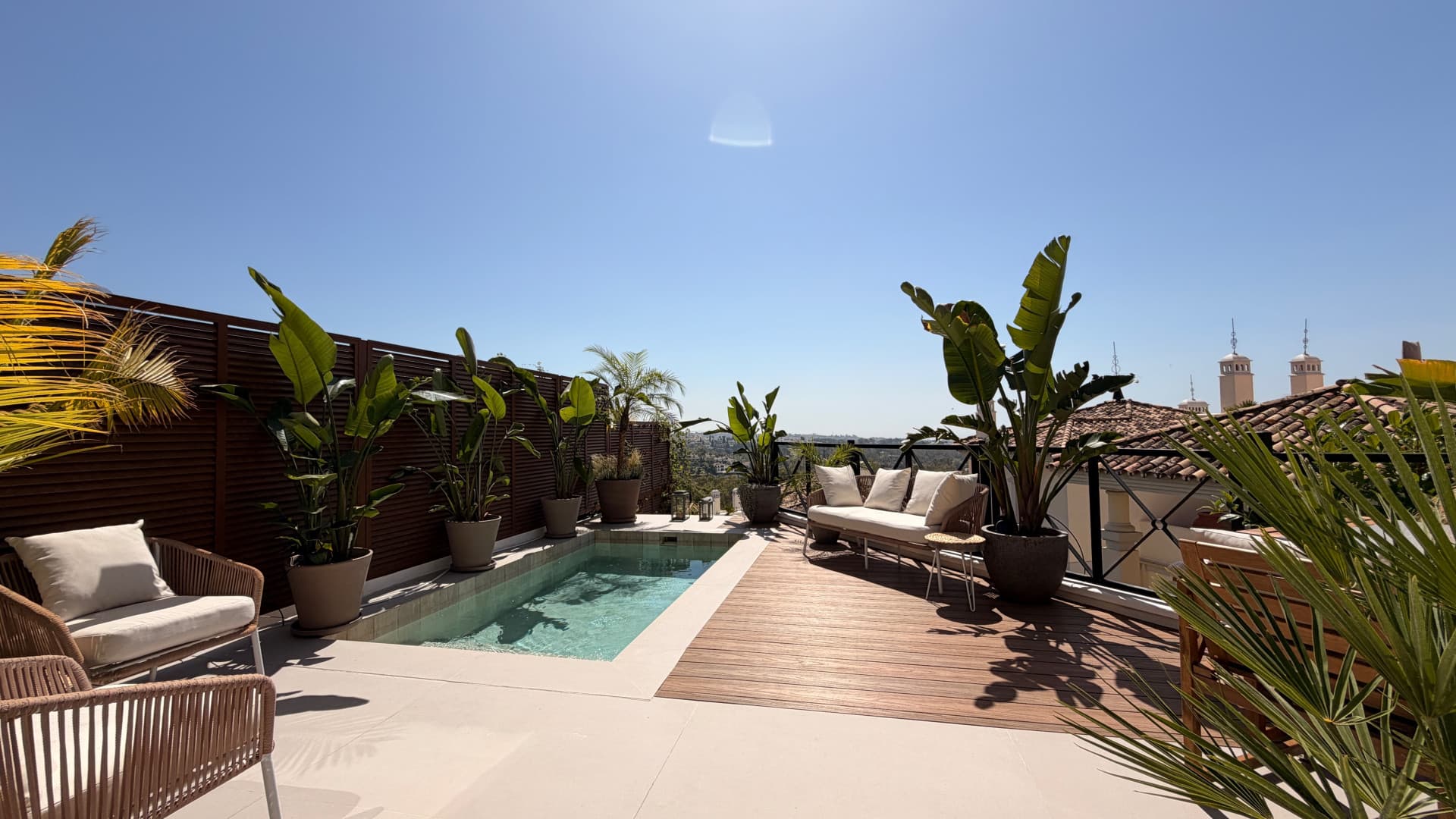 Renovated 3 Bedroom Apartment with private pool, sea & mountain views in Nueva Andalucía