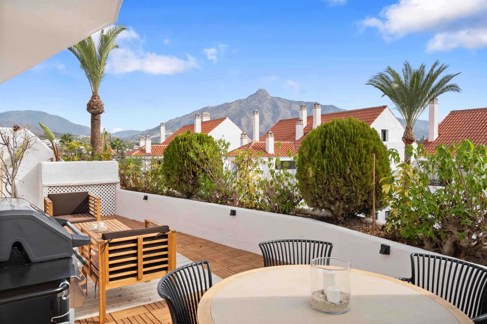 Impresionante Apartamento Reformado de 4 Dormitorios en Nueva Andalucía