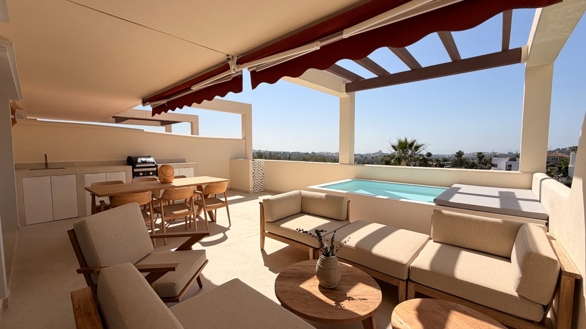Renovated 3 Bedroom Apartment with sea & mountain views in Nueva Andalucía