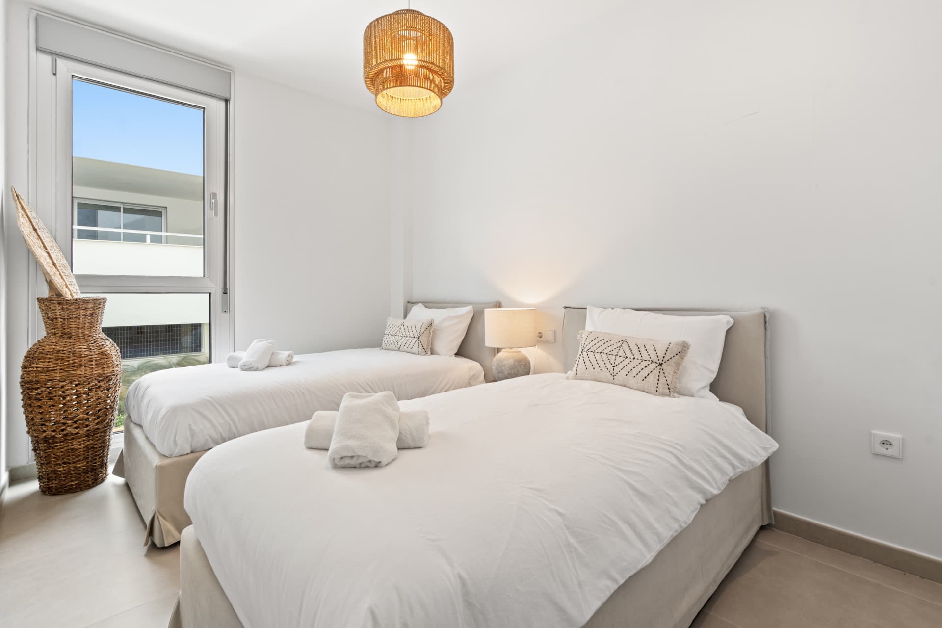 Brand New 3-Bedroom Apartment with Sea & Mountain Views – New Golden Mile