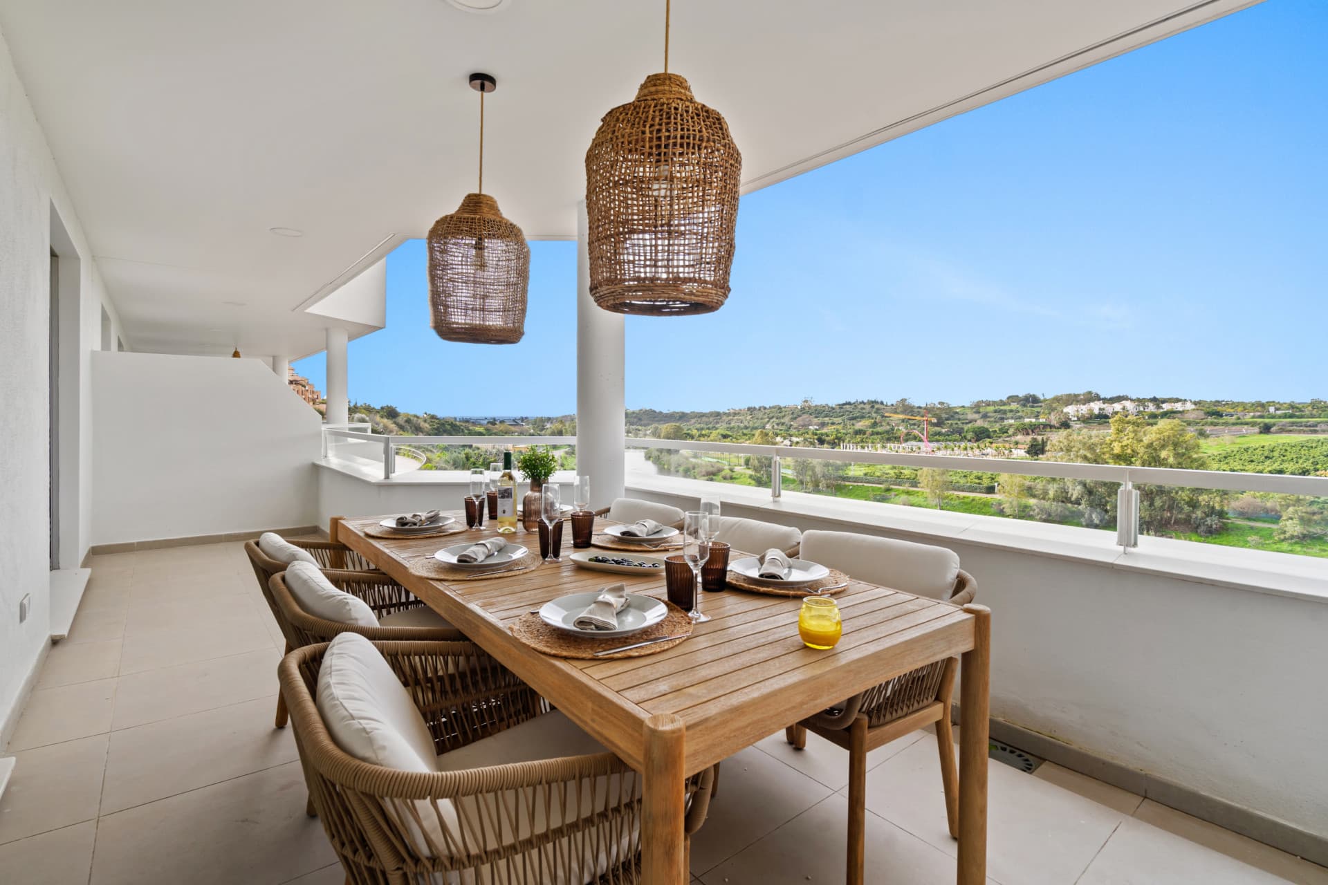 Apartamento a Estrenar de 3 Dormitorios con Vistas al Mar y a la Montaña – Nueva Milla de Oro
